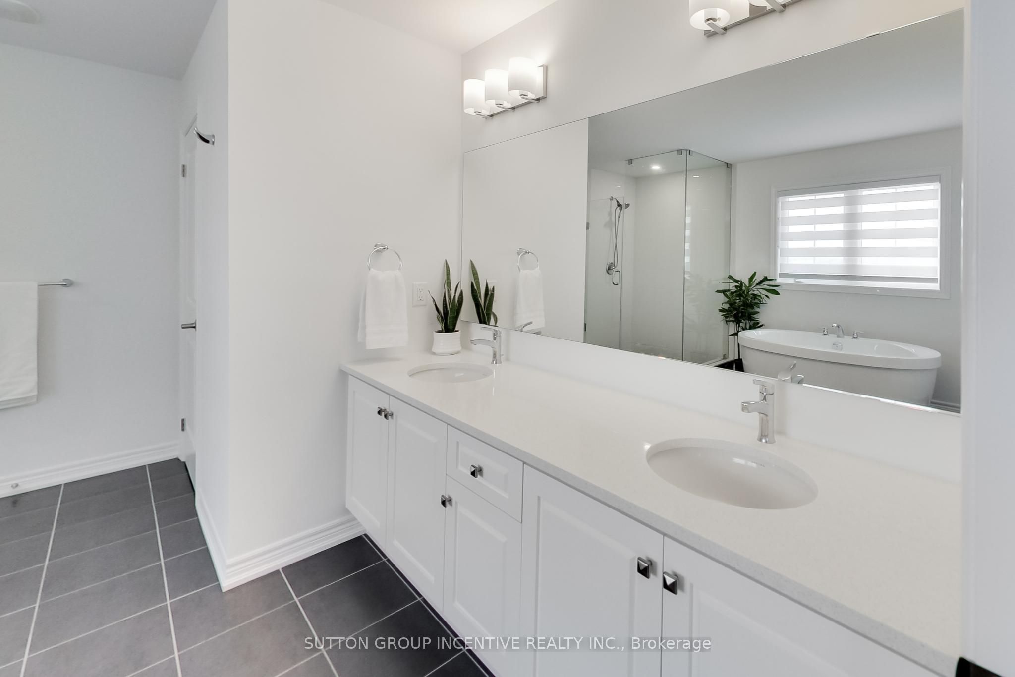 13 Abbey Crescent Property Photo 17