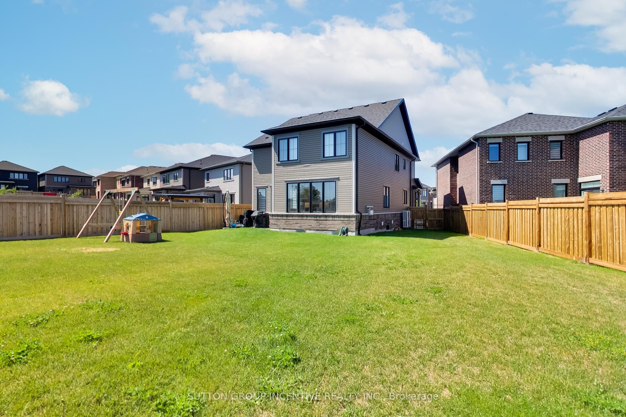 13 Abbey Crescent Property Photo 34