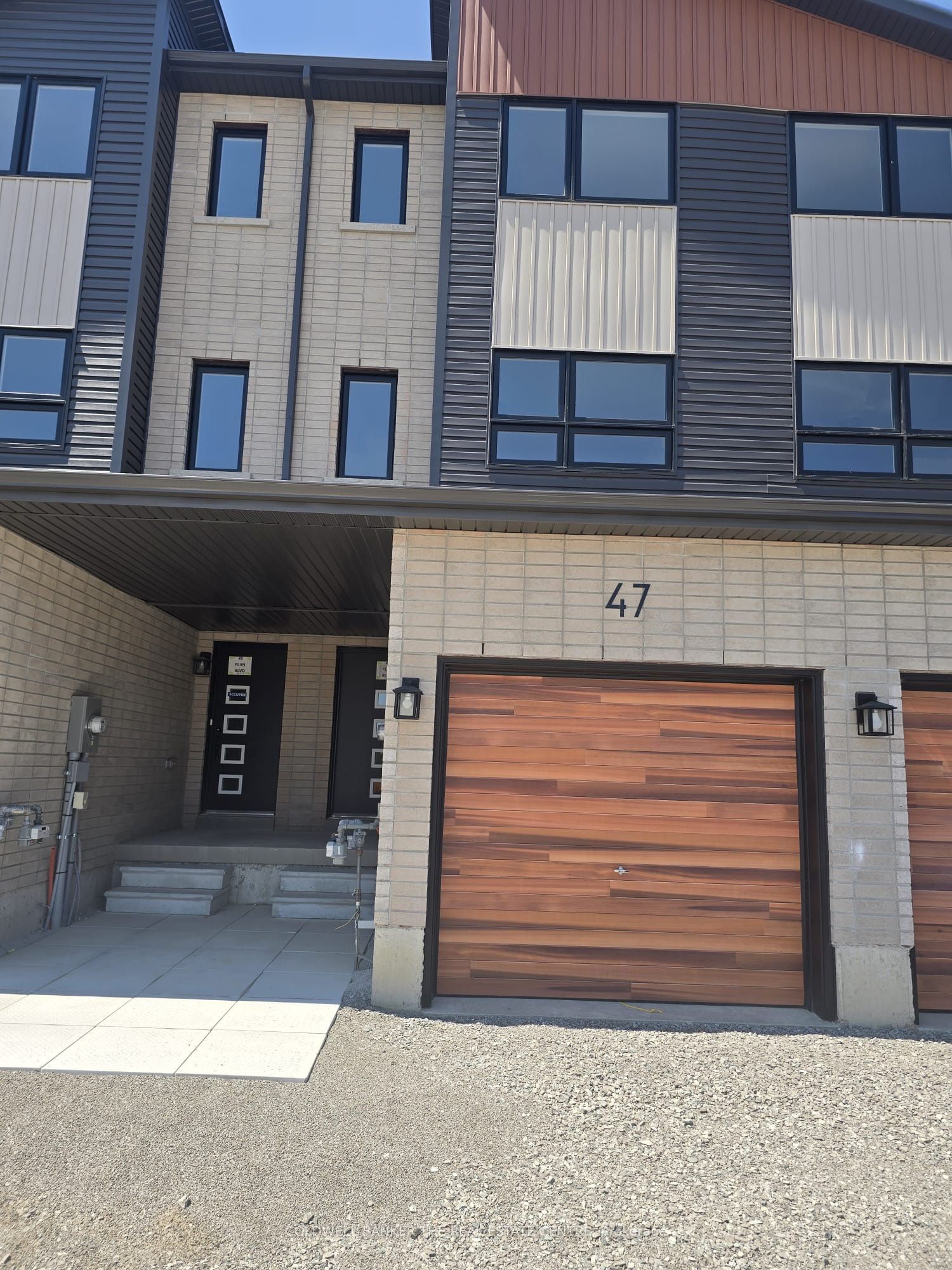 47 FLAN Boulevard Property Photo 1