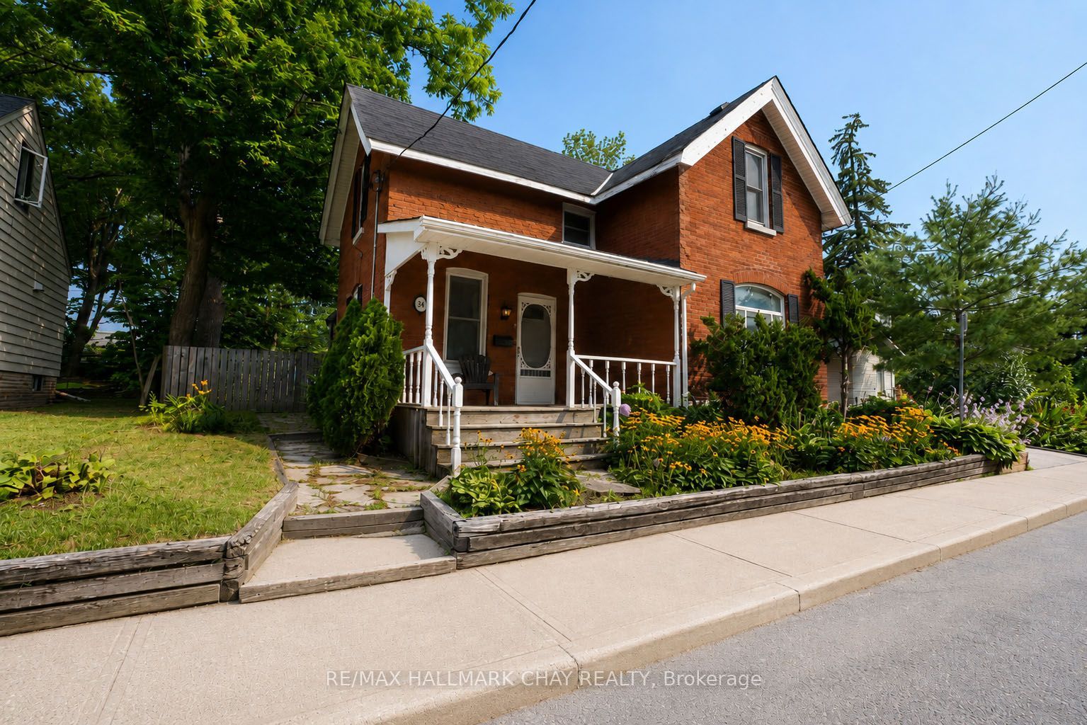 34 North Street N Property Photo 2