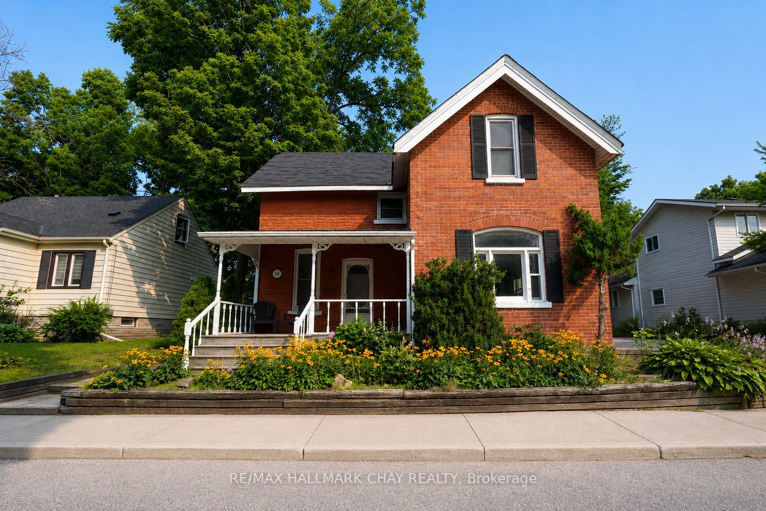 34 North Street N Property Photo 3
