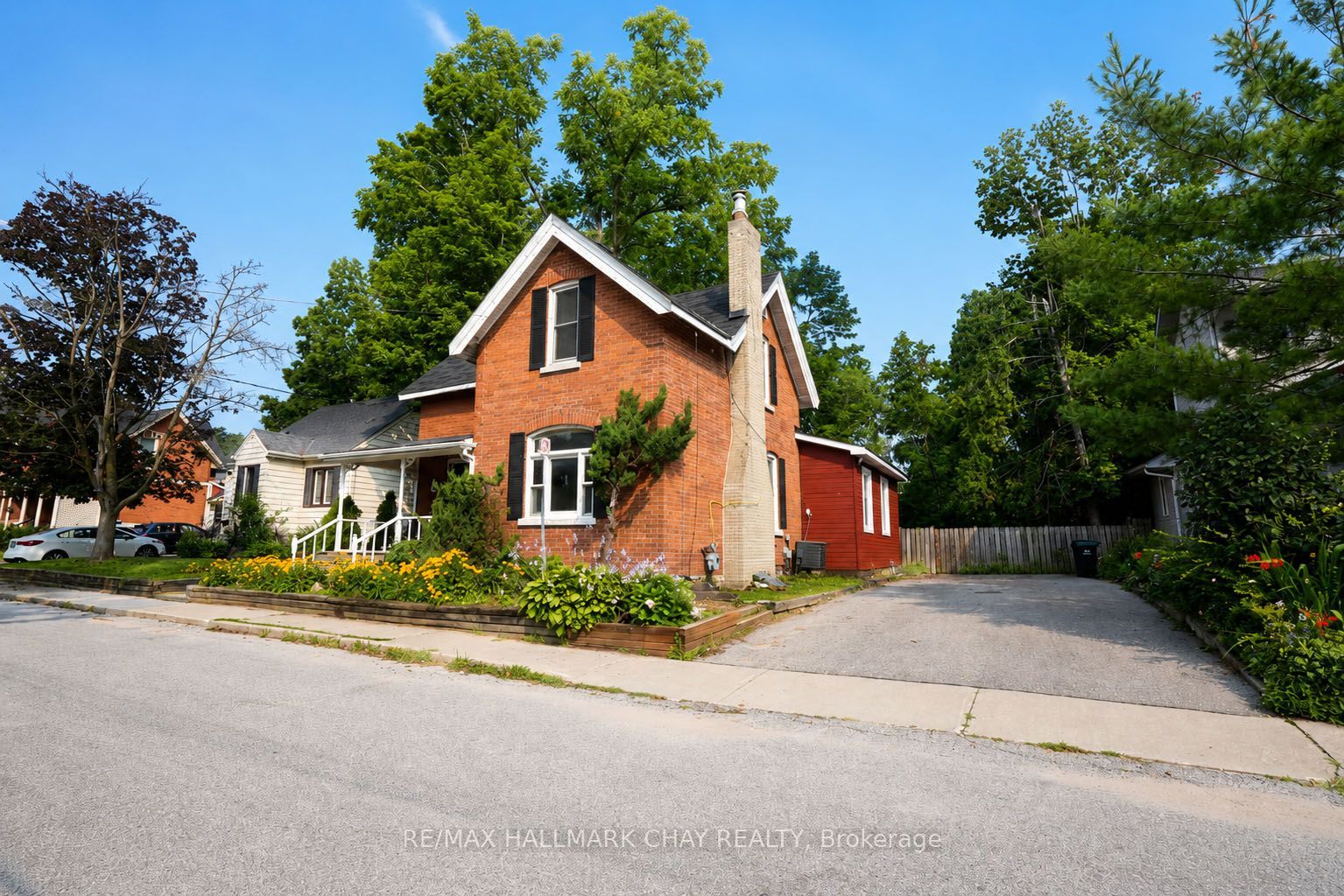 34 North Street N Property Photo 6