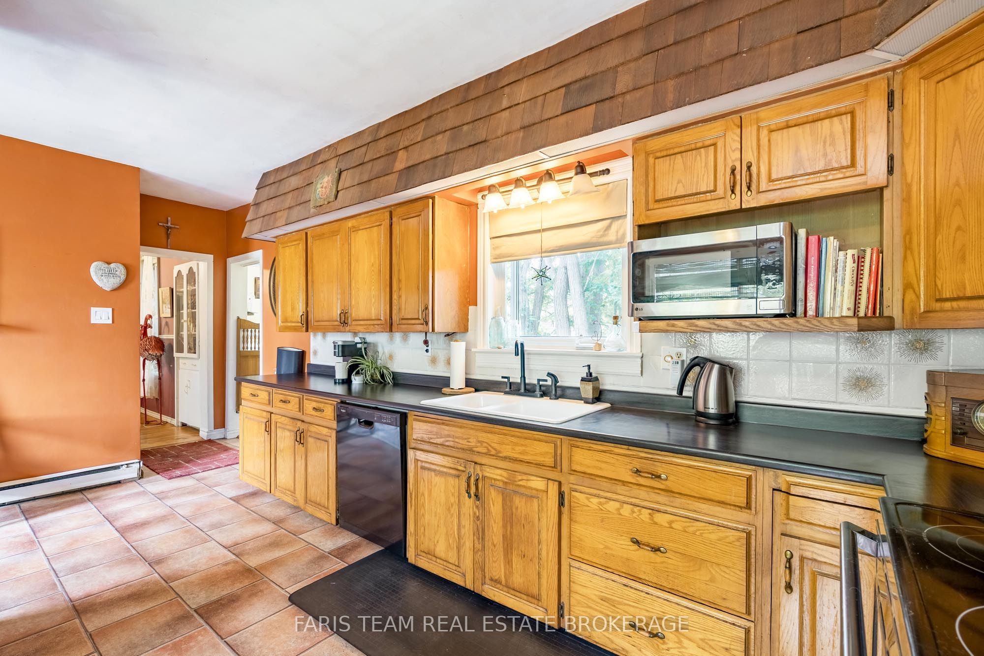 338 Gloucester Street Property Photo 6