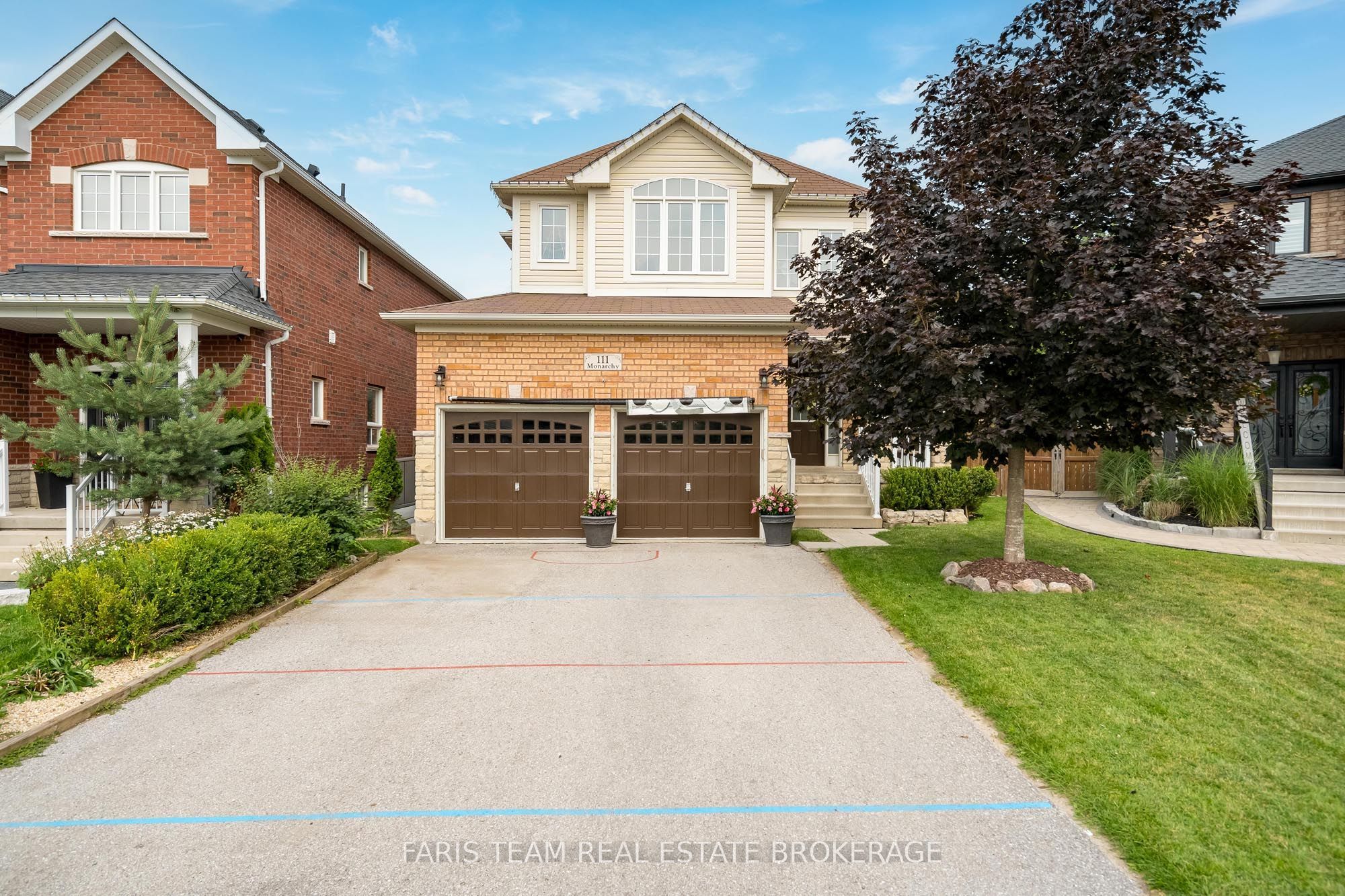 111 Monarchy Street Property Photo 2