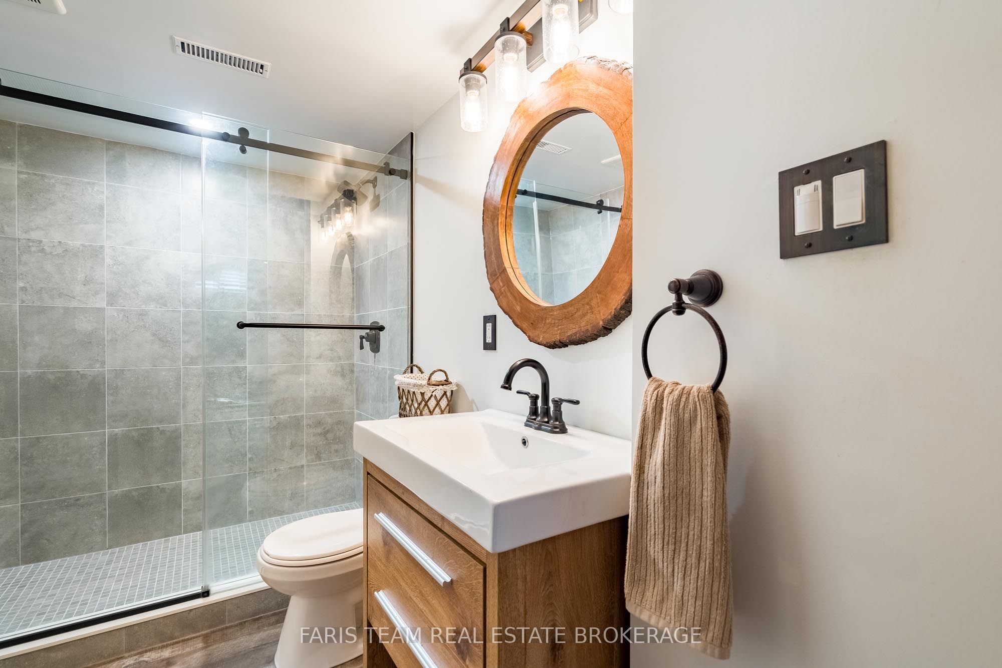 111 Monarchy Street Property Photo 29
