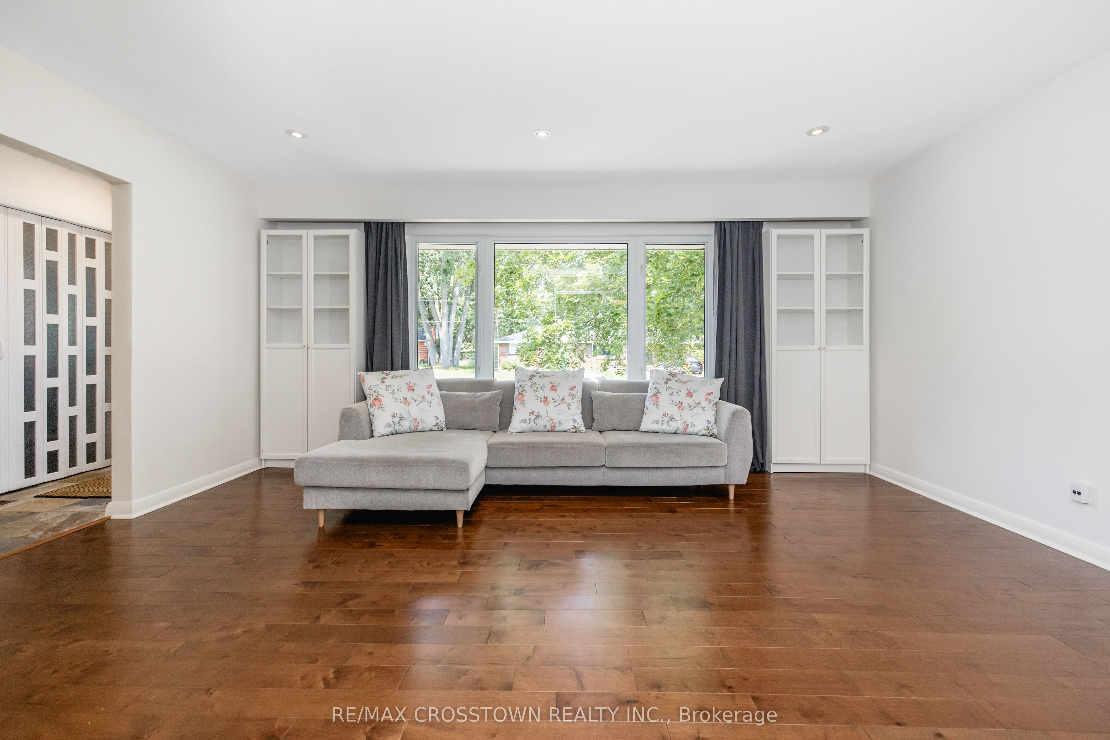 11 Castle Drive Property Photo 9