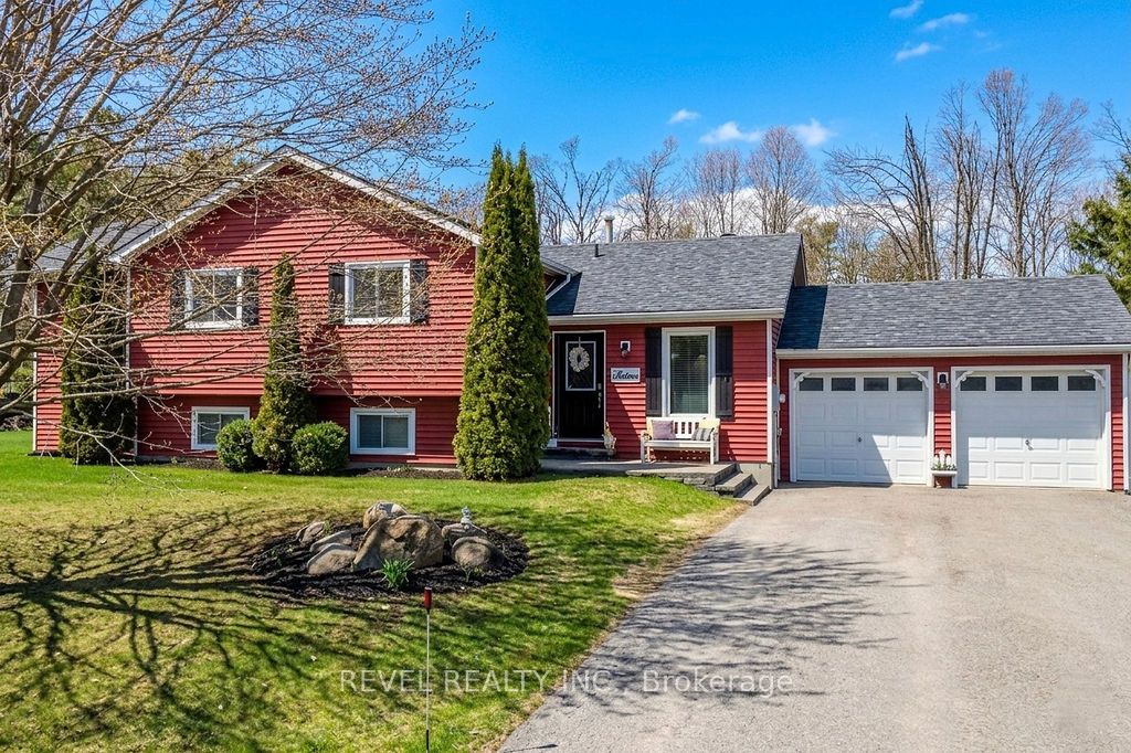 16 Sumac Crescent Property Photo 1