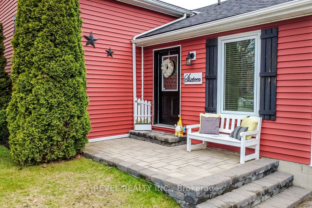 16 Sumac Crescent Property Photo 4