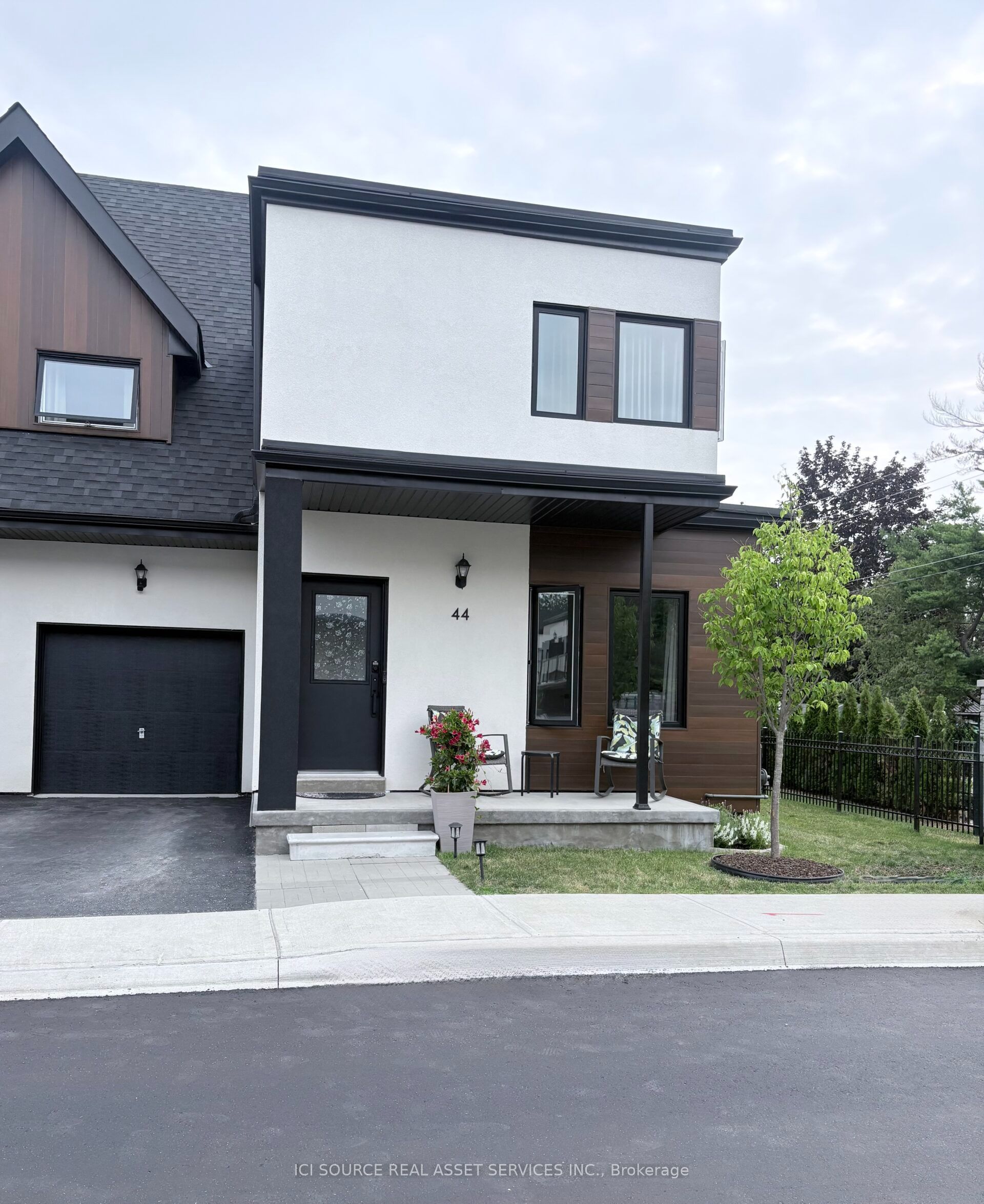 44 Ruby Crescent Property Photo 1