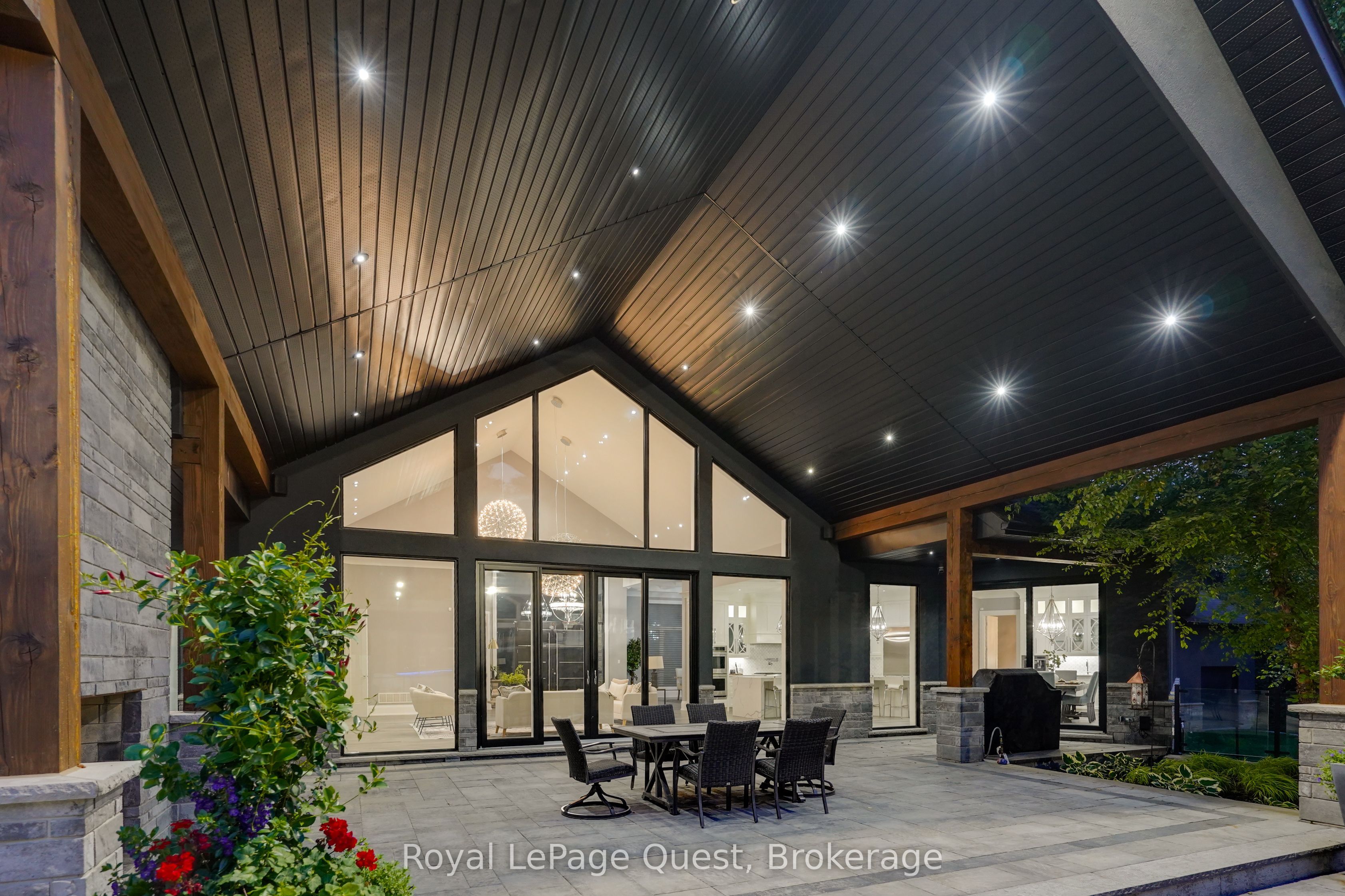 8 Midves Court Property Photo 4