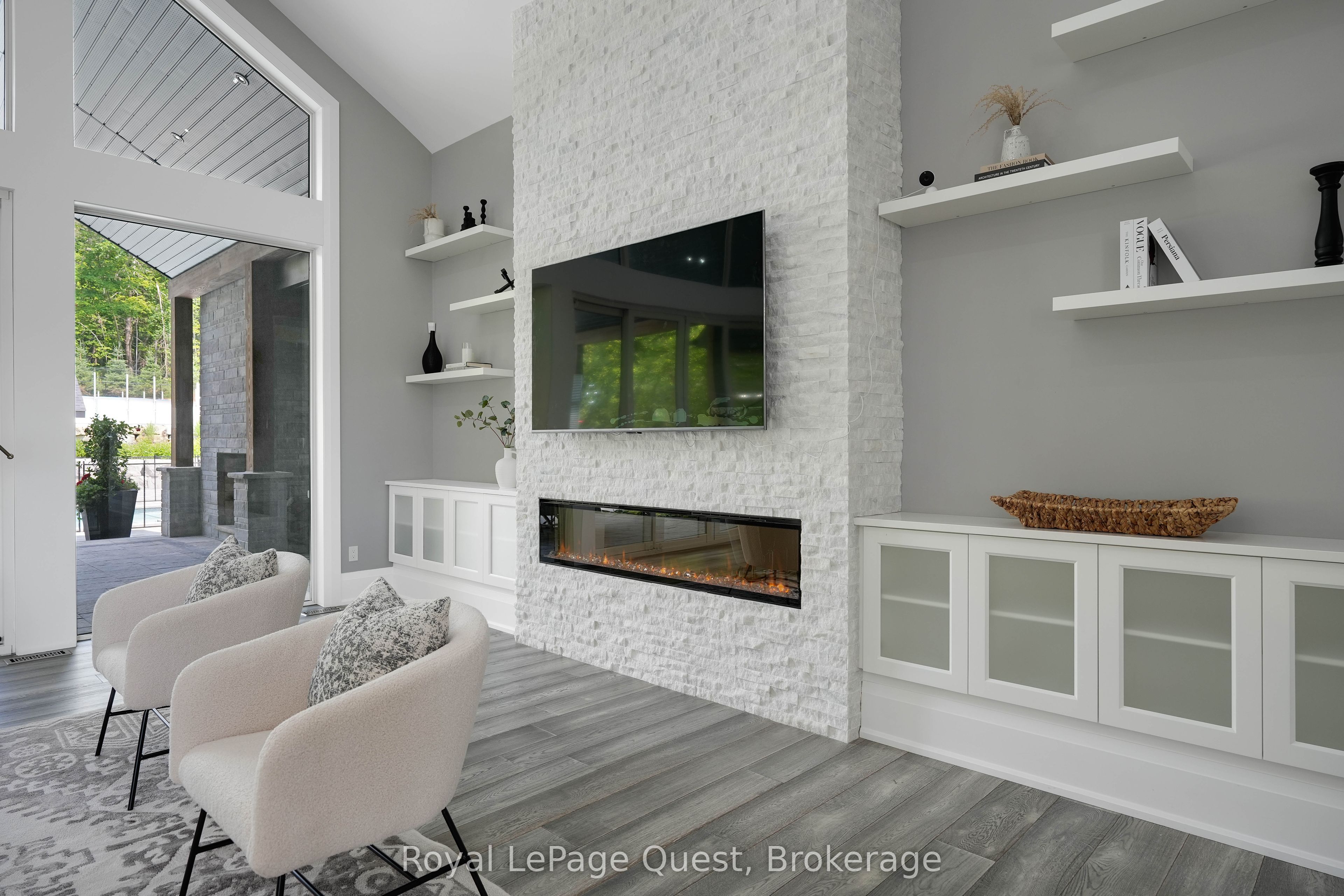 8 Midves Court Property Photo 16