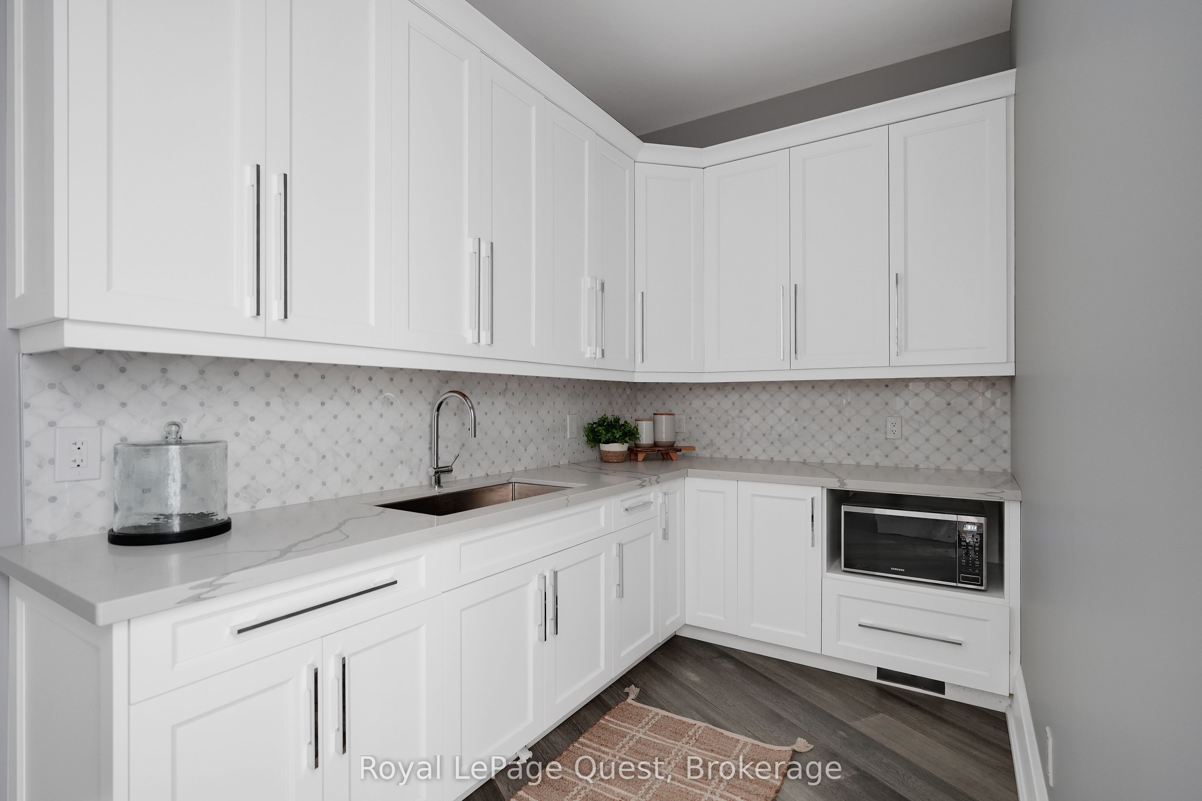 8 Midves Court Property Photo 25