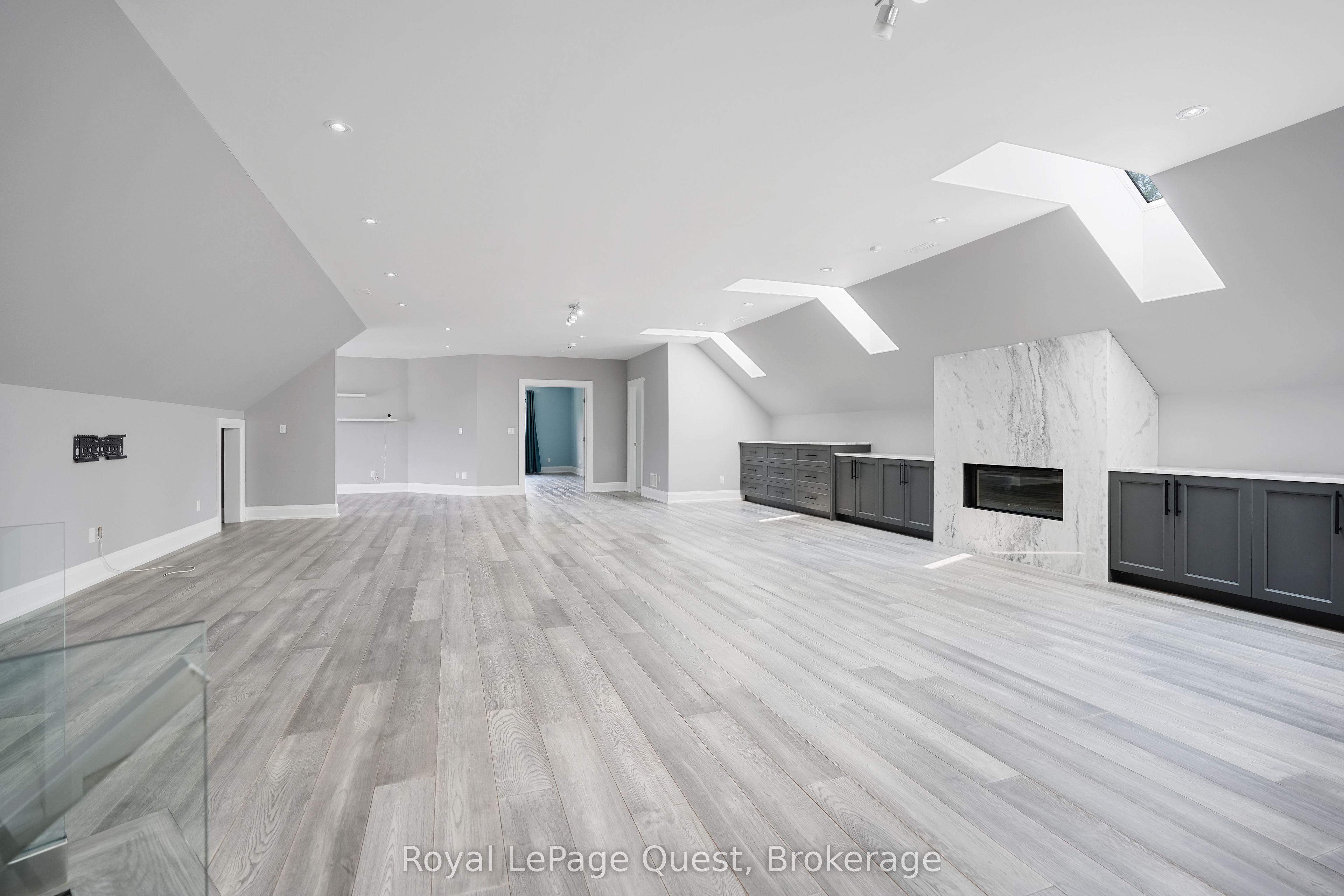 8 Midves Court Property Photo 35