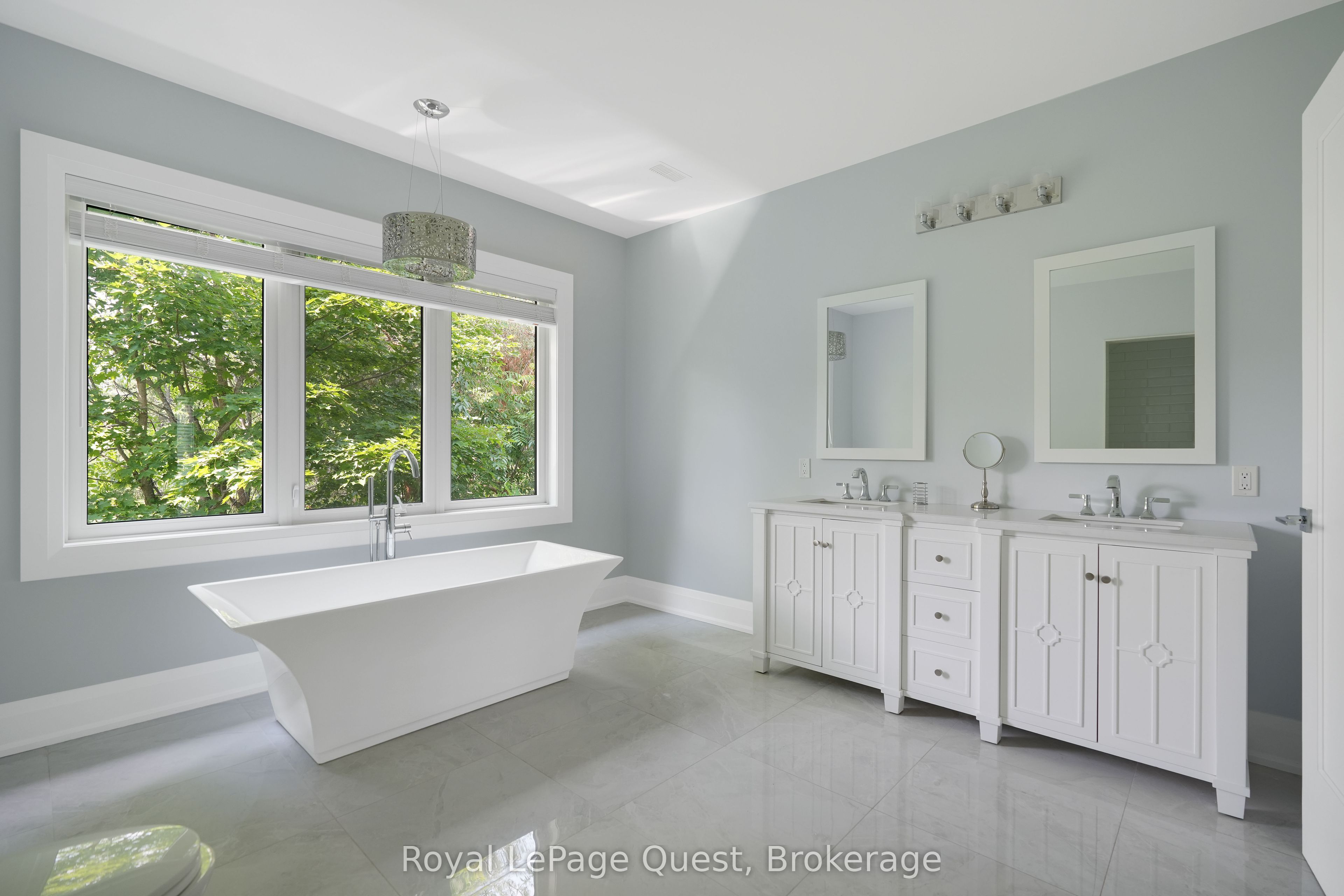 8 Midves Court Property Photo 40