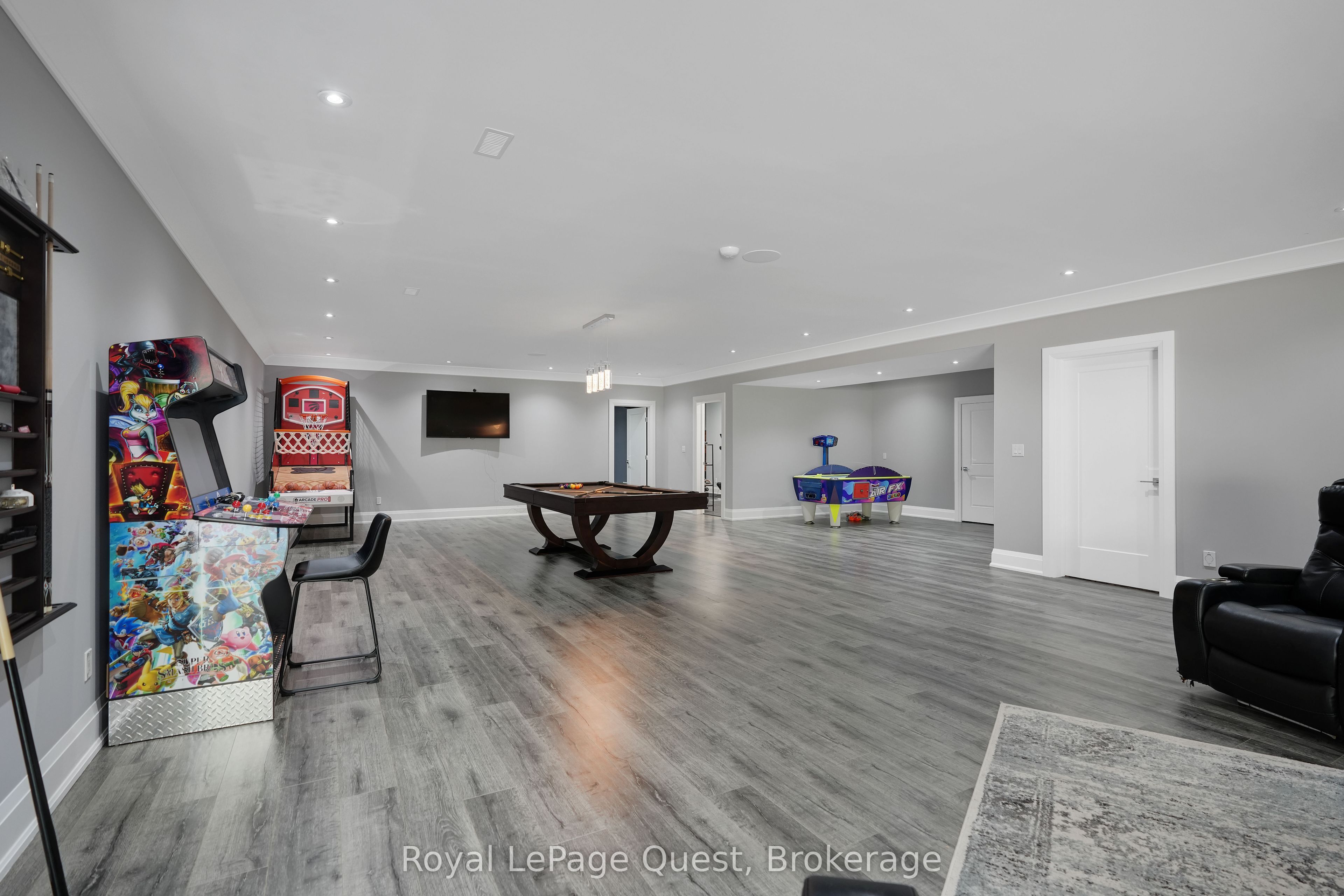 8 Midves Court Property Photo 42