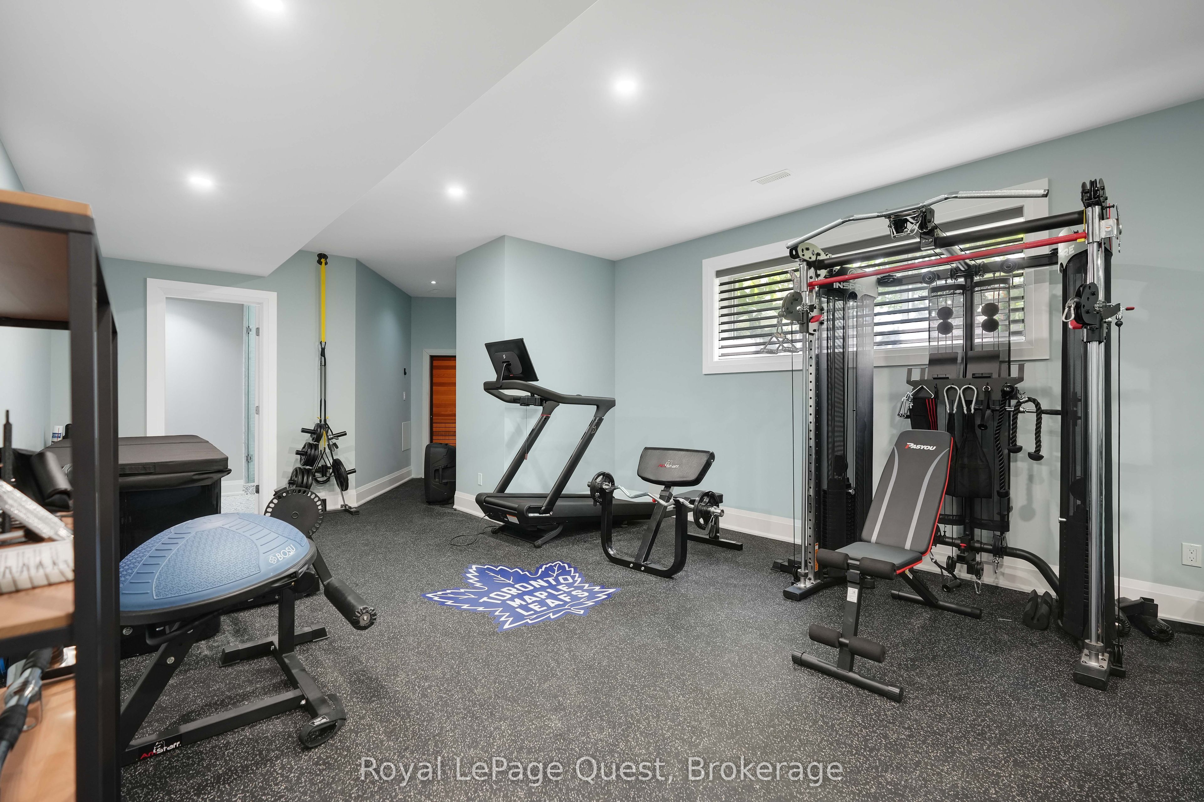 8 Midves Court Property Photo 44