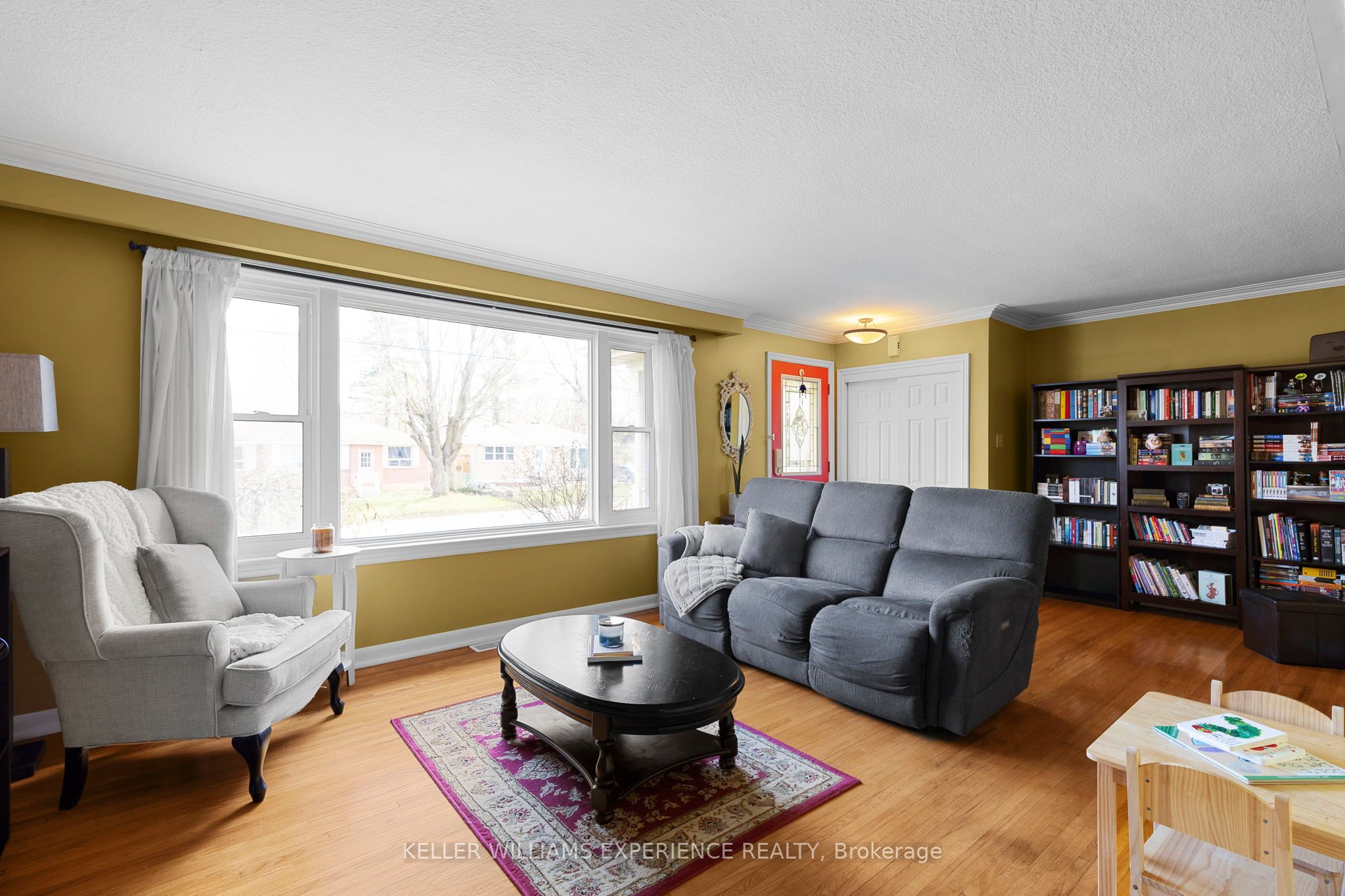 38 North Street W Property Photo 6