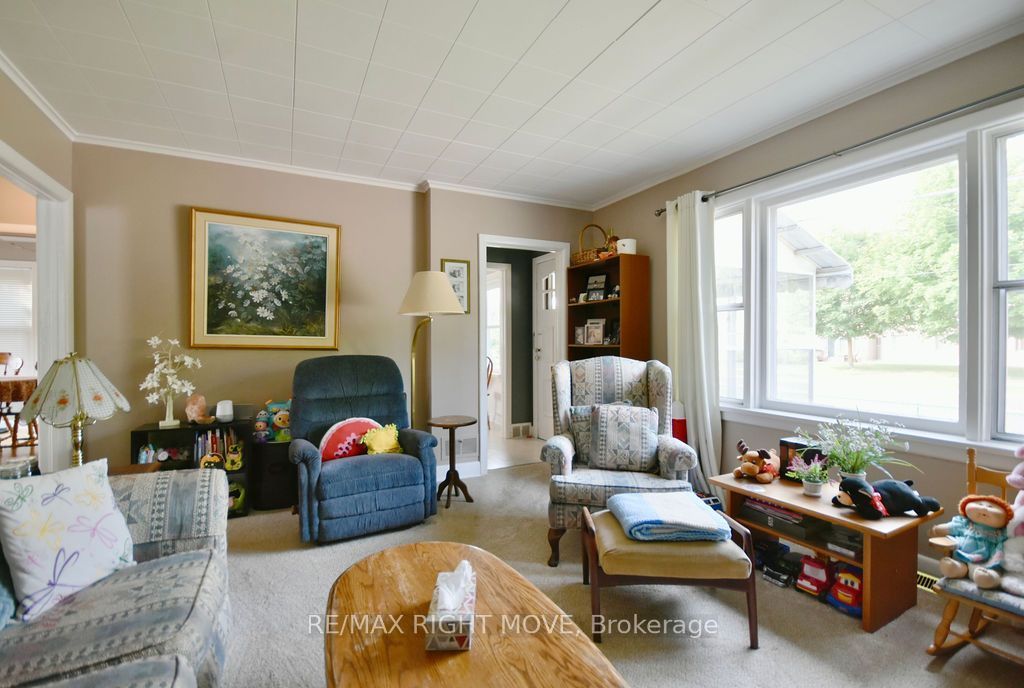 430 Gill Street Property Photo 6