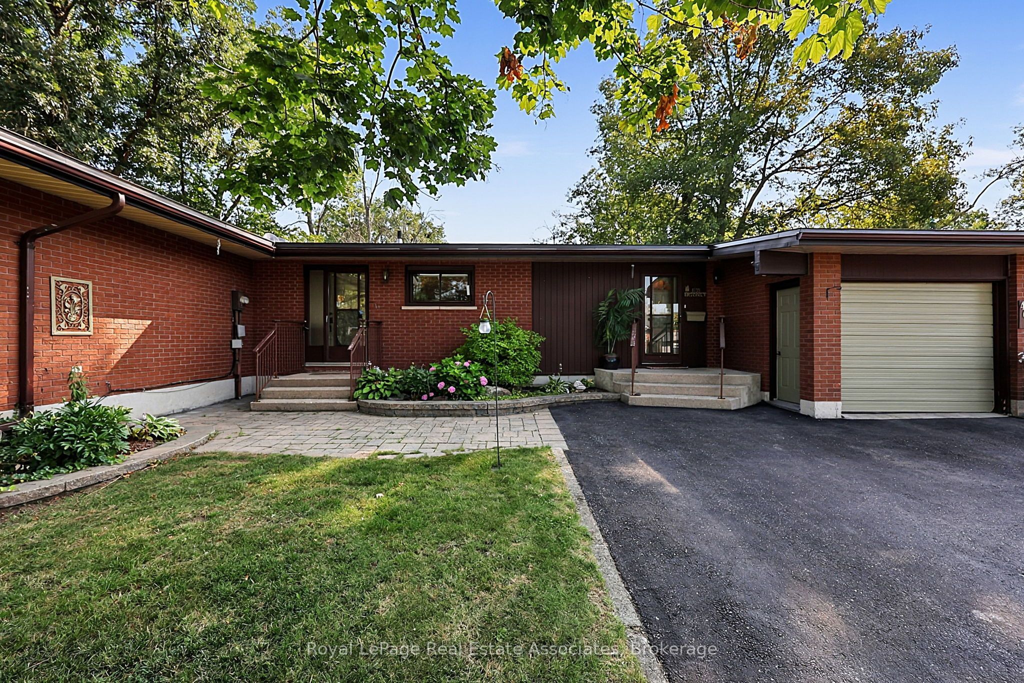408 Mooney Crescent Property Photo 2
