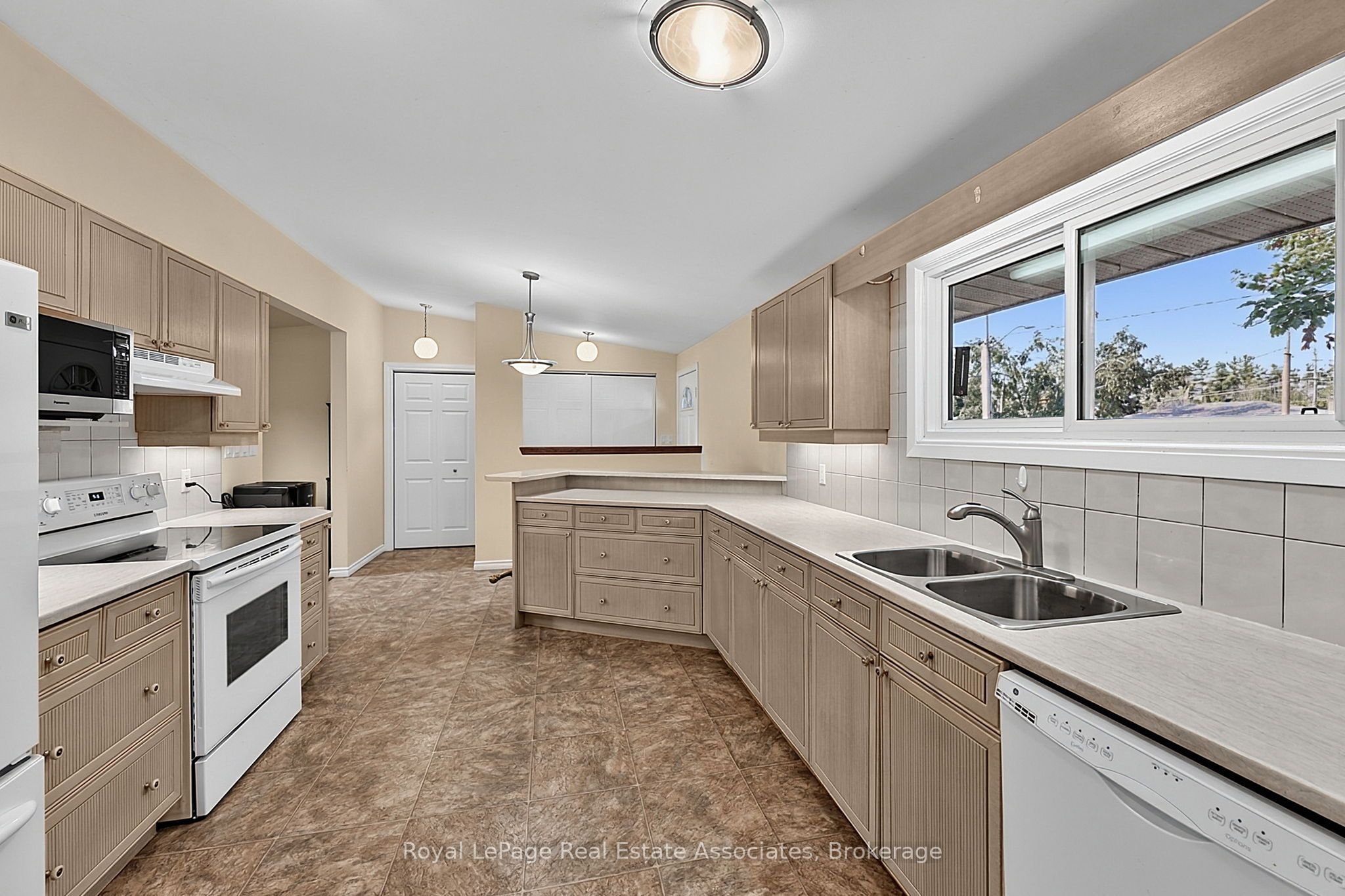408 Mooney Crescent Property Photo 16