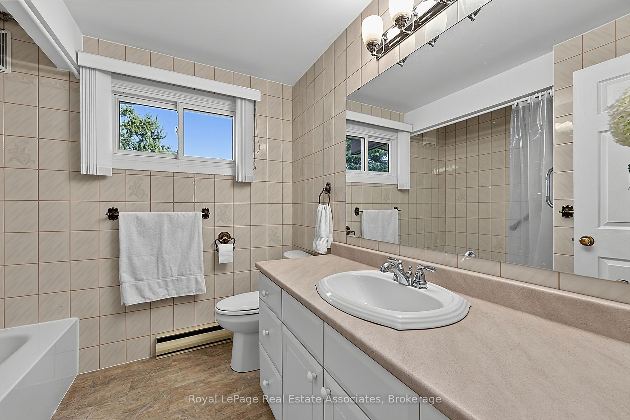 408 Mooney Crescent Property Photo 23
