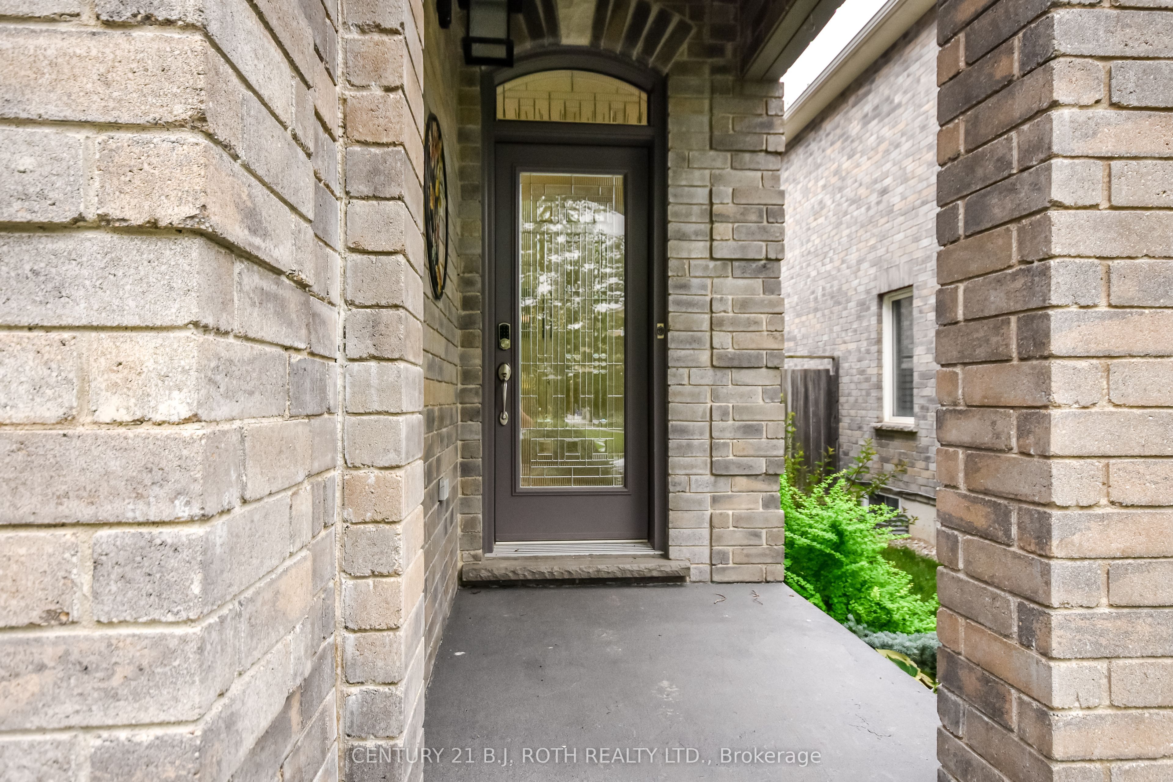 20 Falcon Crescent Property Photo 2
