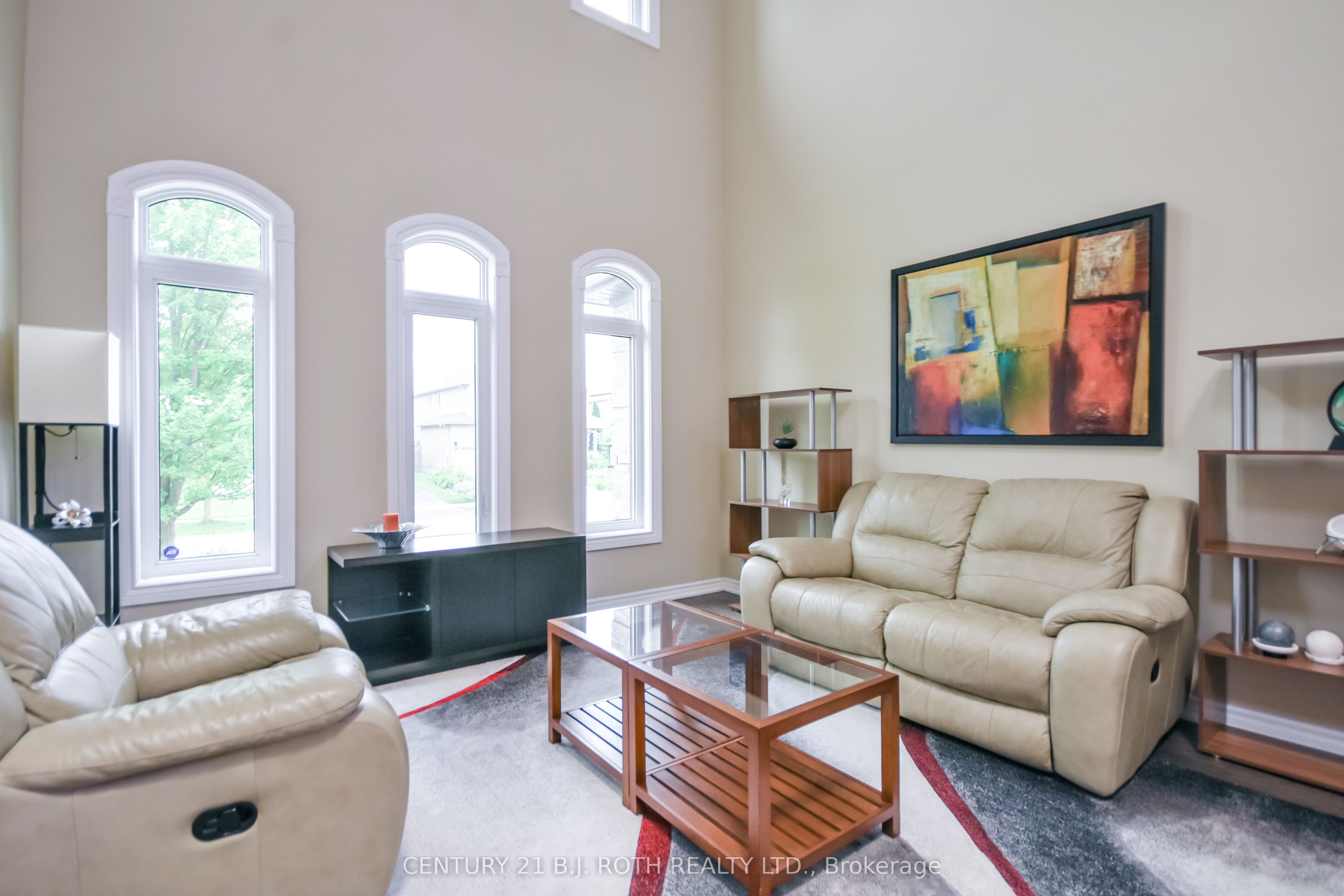 20 Falcon Crescent Property Photo 4