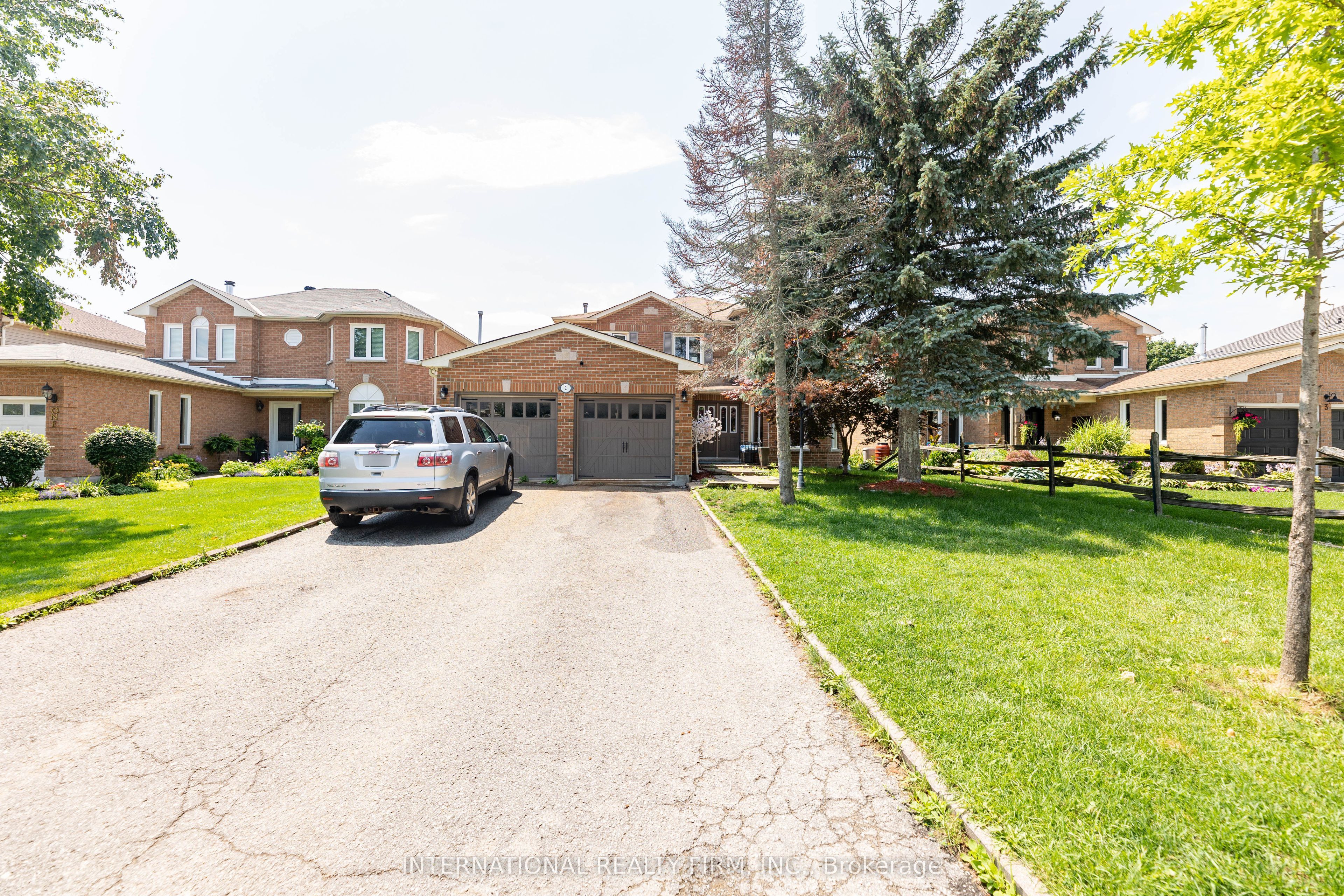 2 Hook Court Property Photo 2
