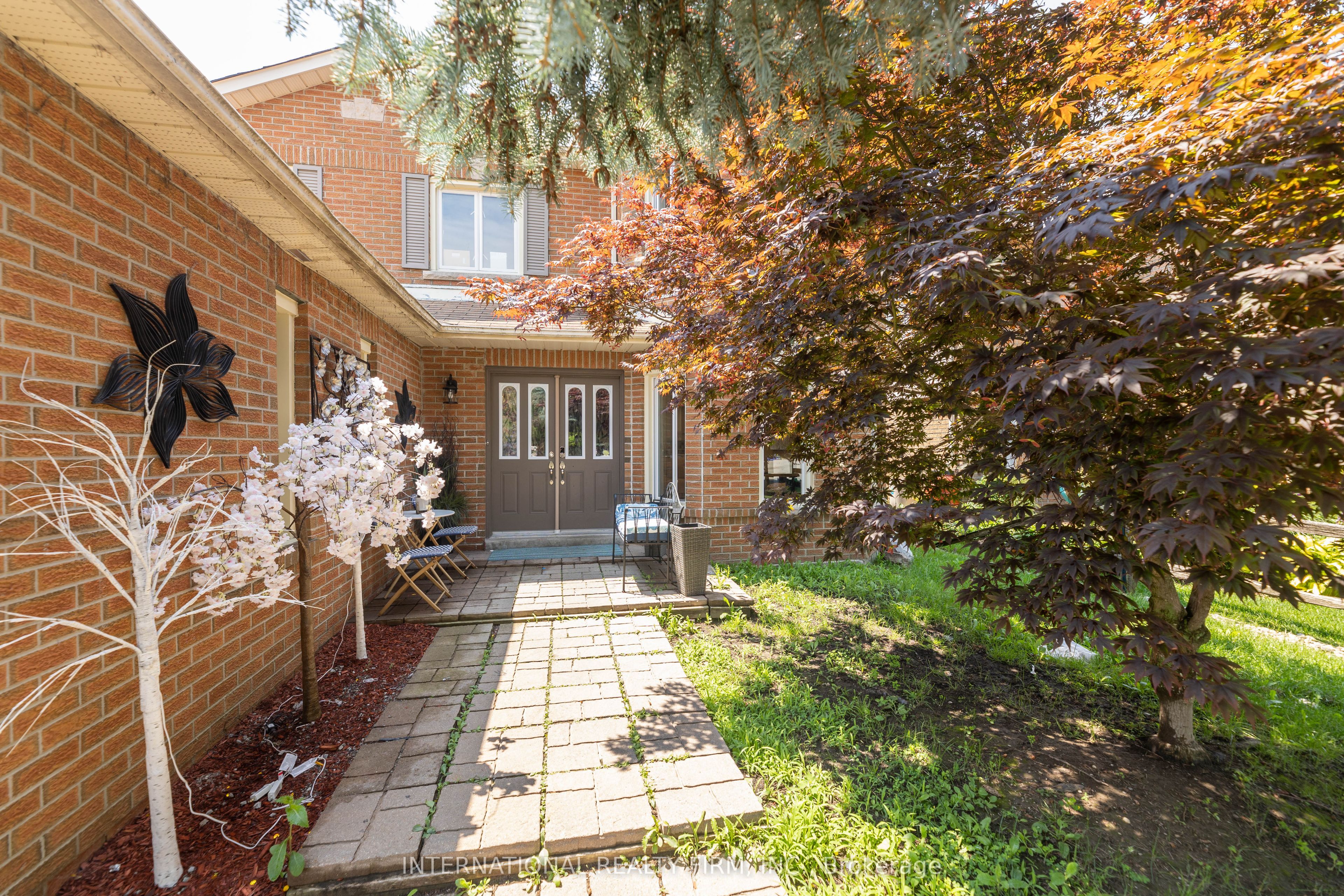 2 Hook Court Property Photo 3