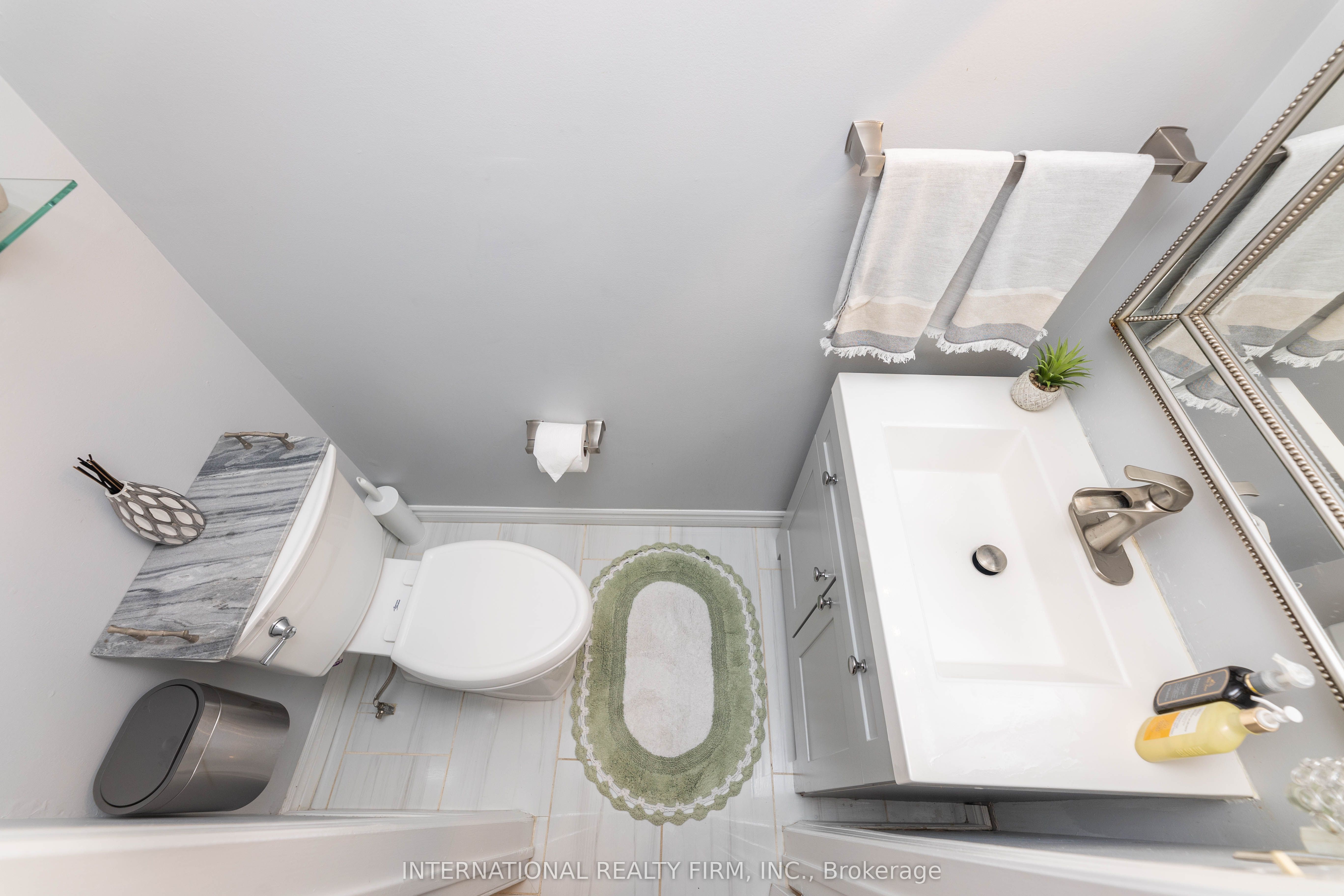 2 Hook Court Property Photo 11