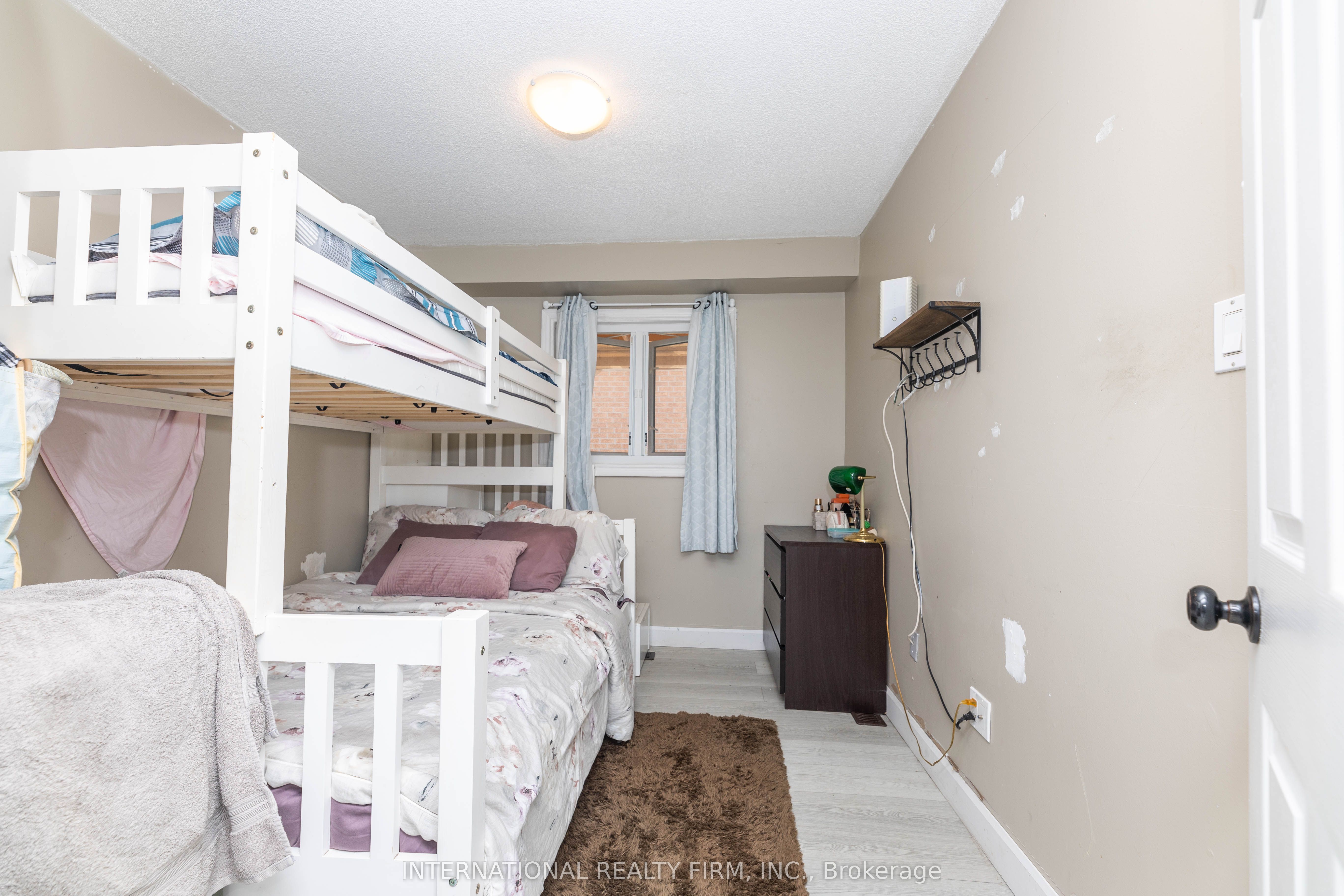 2 Hook Court Property Photo 13