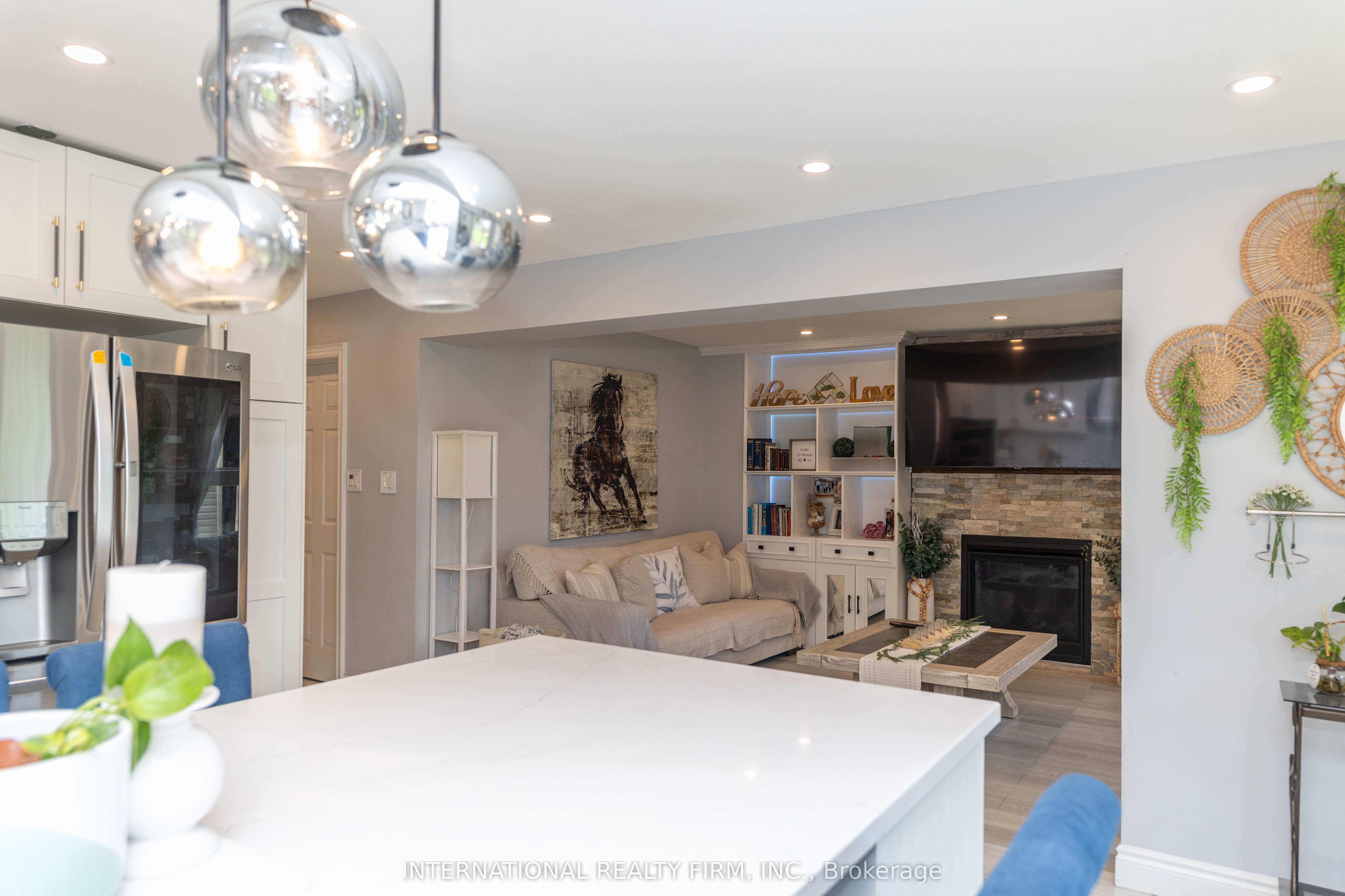 2 Hook Court Property Photo 14