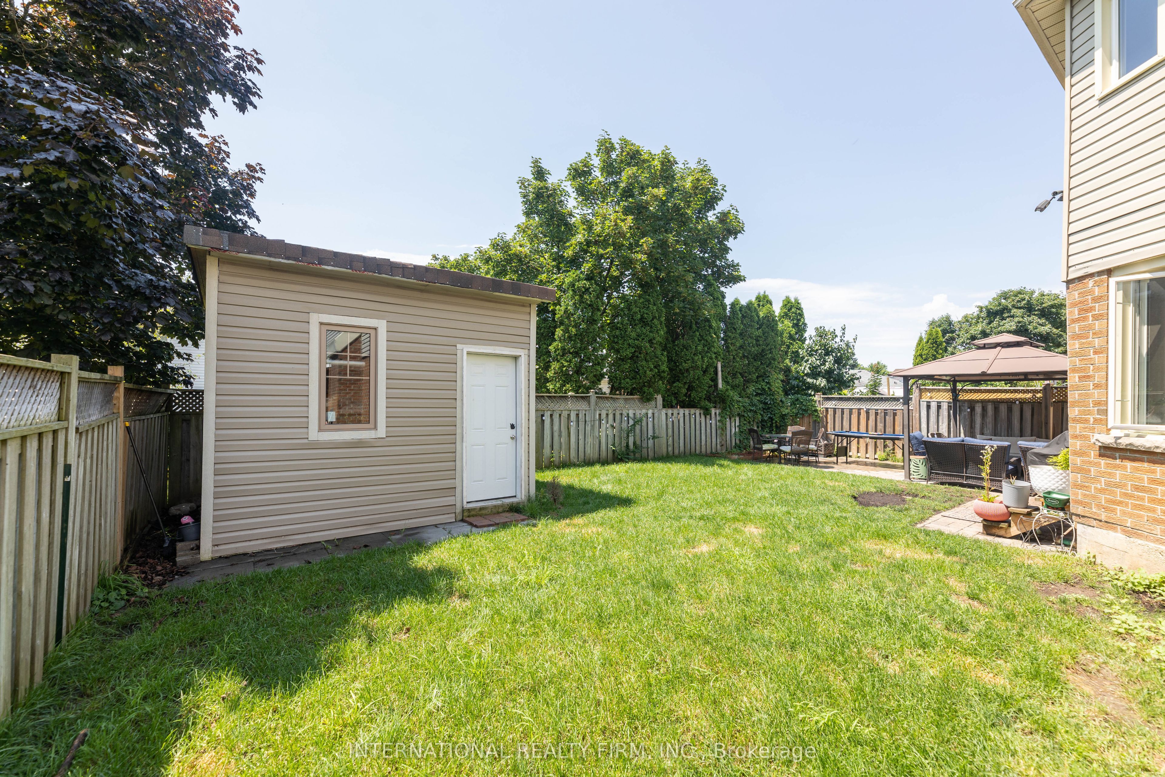 2 Hook Court Property Photo 35