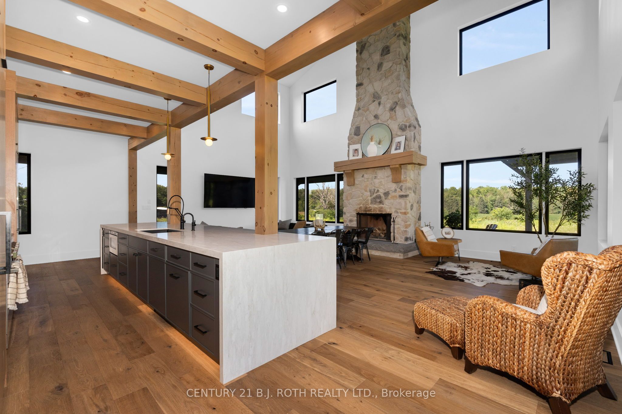 2224 Rainbow Valley Road W Property Photo 10