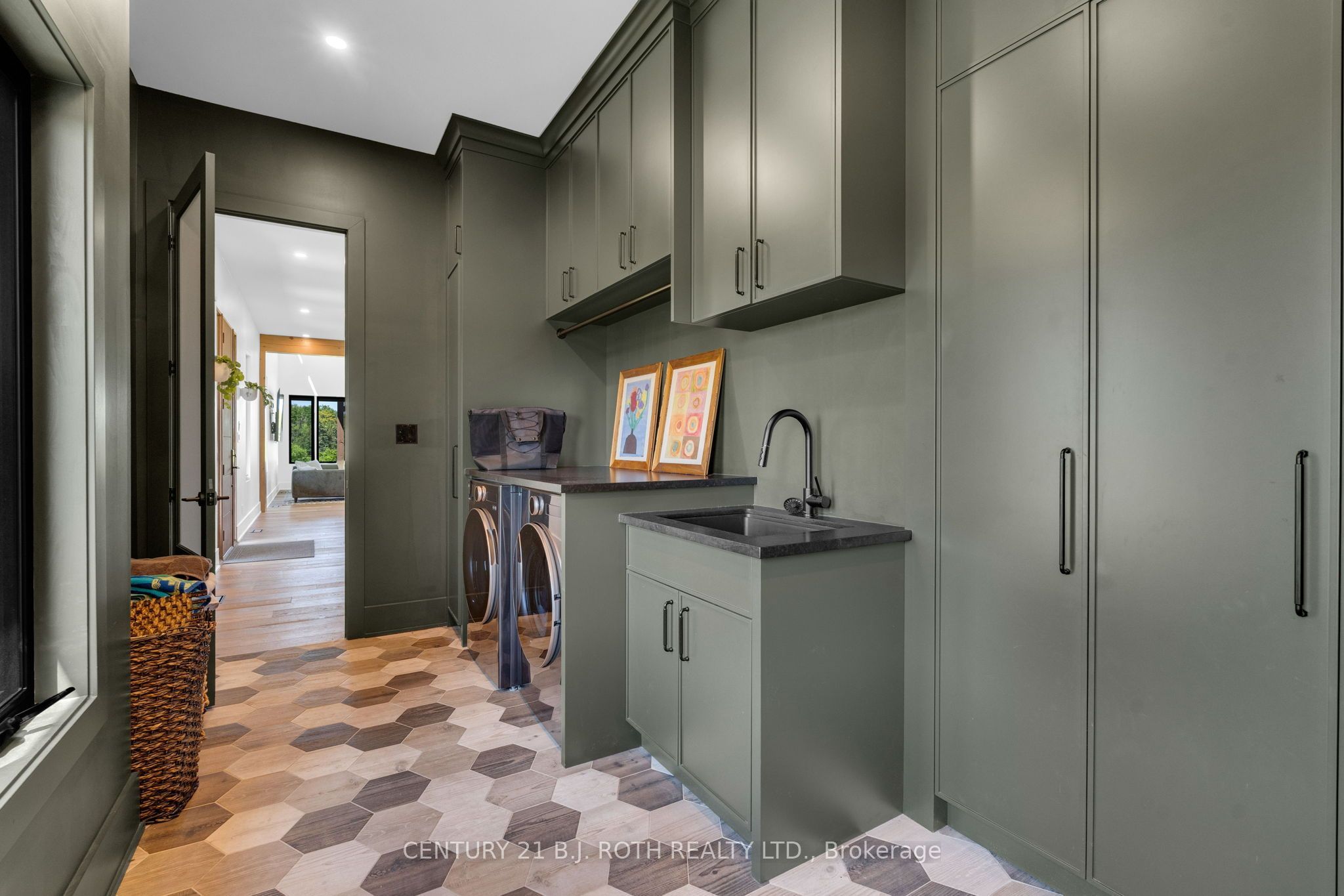 2224 Rainbow Valley Road W Property Photo 17
