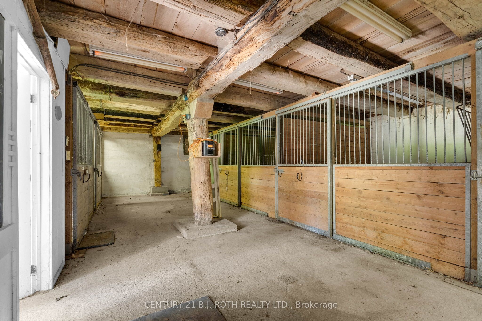 2224 Rainbow Valley Road W Property Photo 29