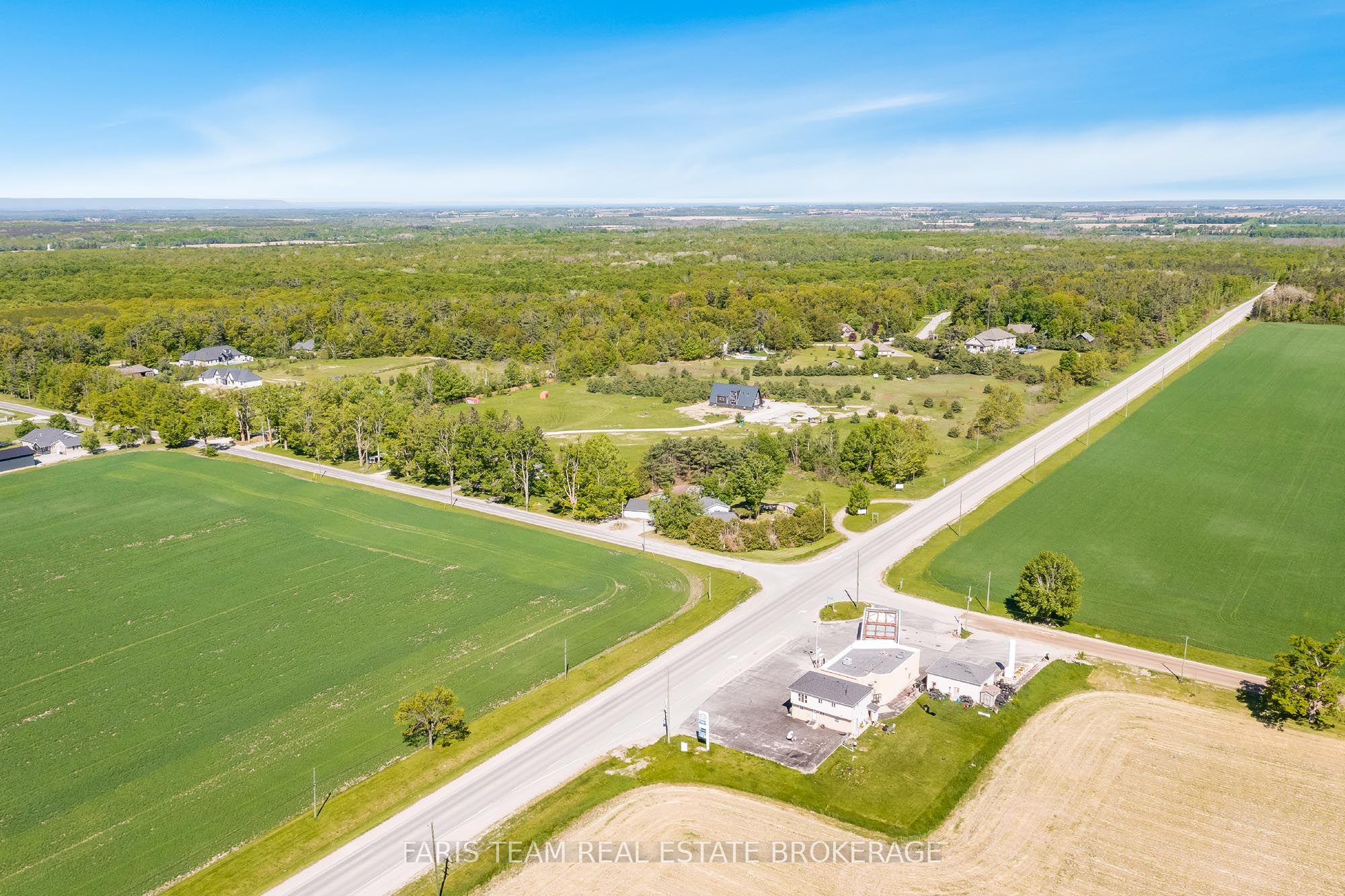 1008 Rainbow Valley Road W Property Photo 10