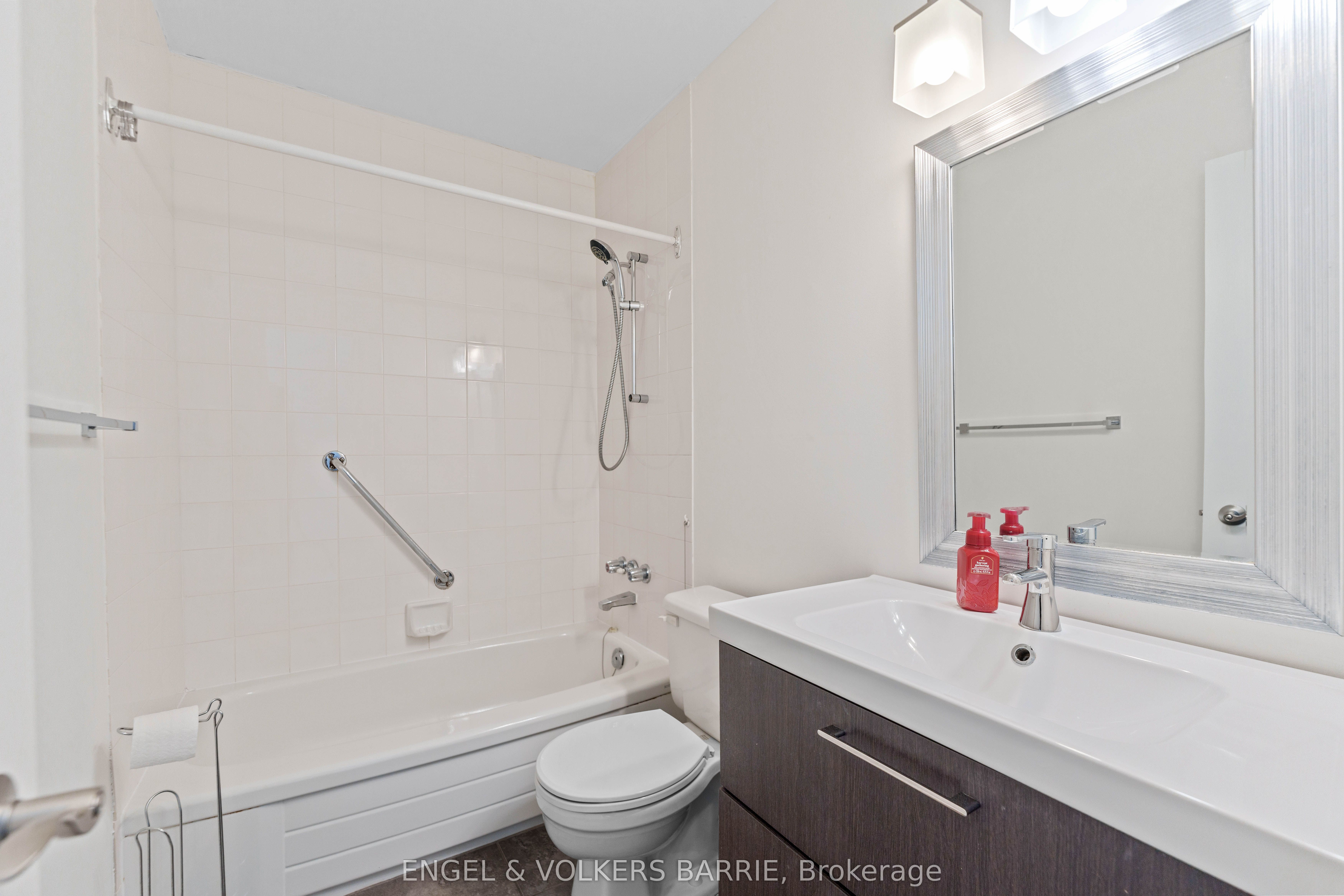 43 Olive Crescent 204 Property Photo 23