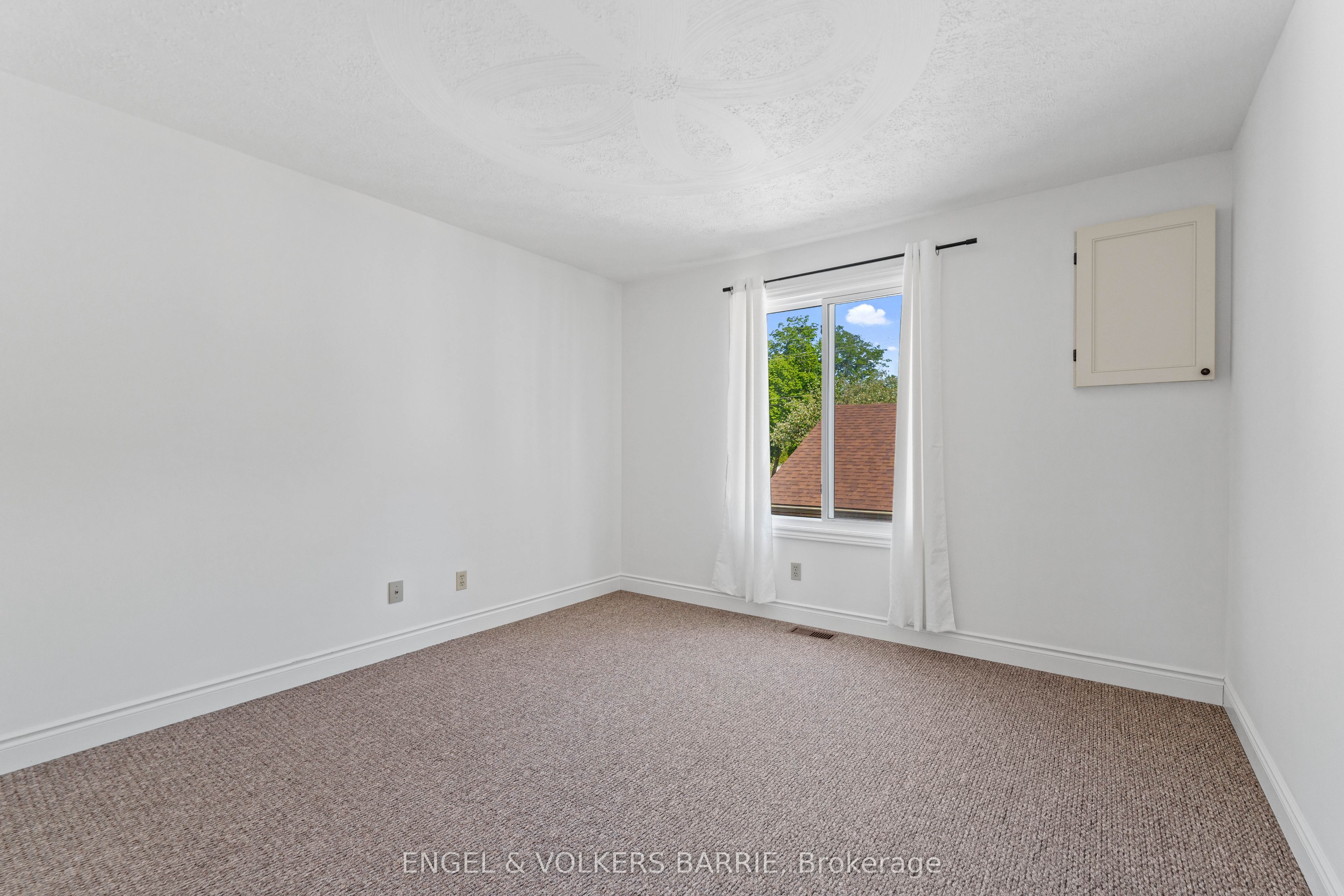 43 Olive Crescent 204 Property Photo 24