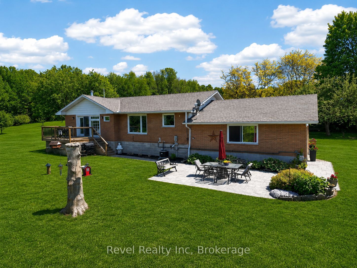 2391 Rumney Road Property Photo 1