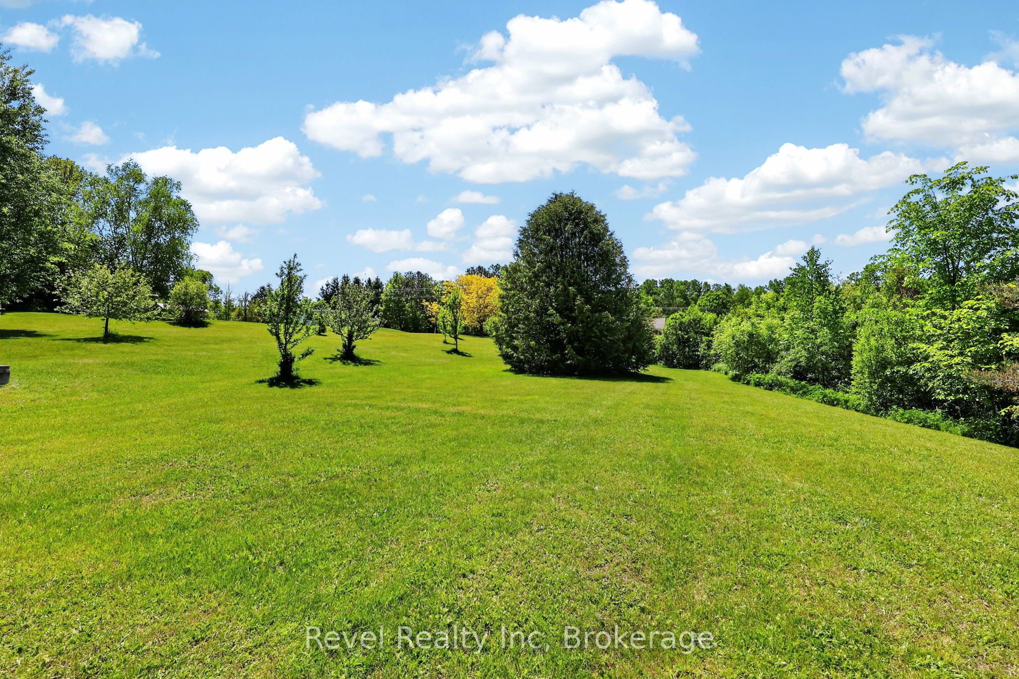 2391 Rumney Road Property Photo 2