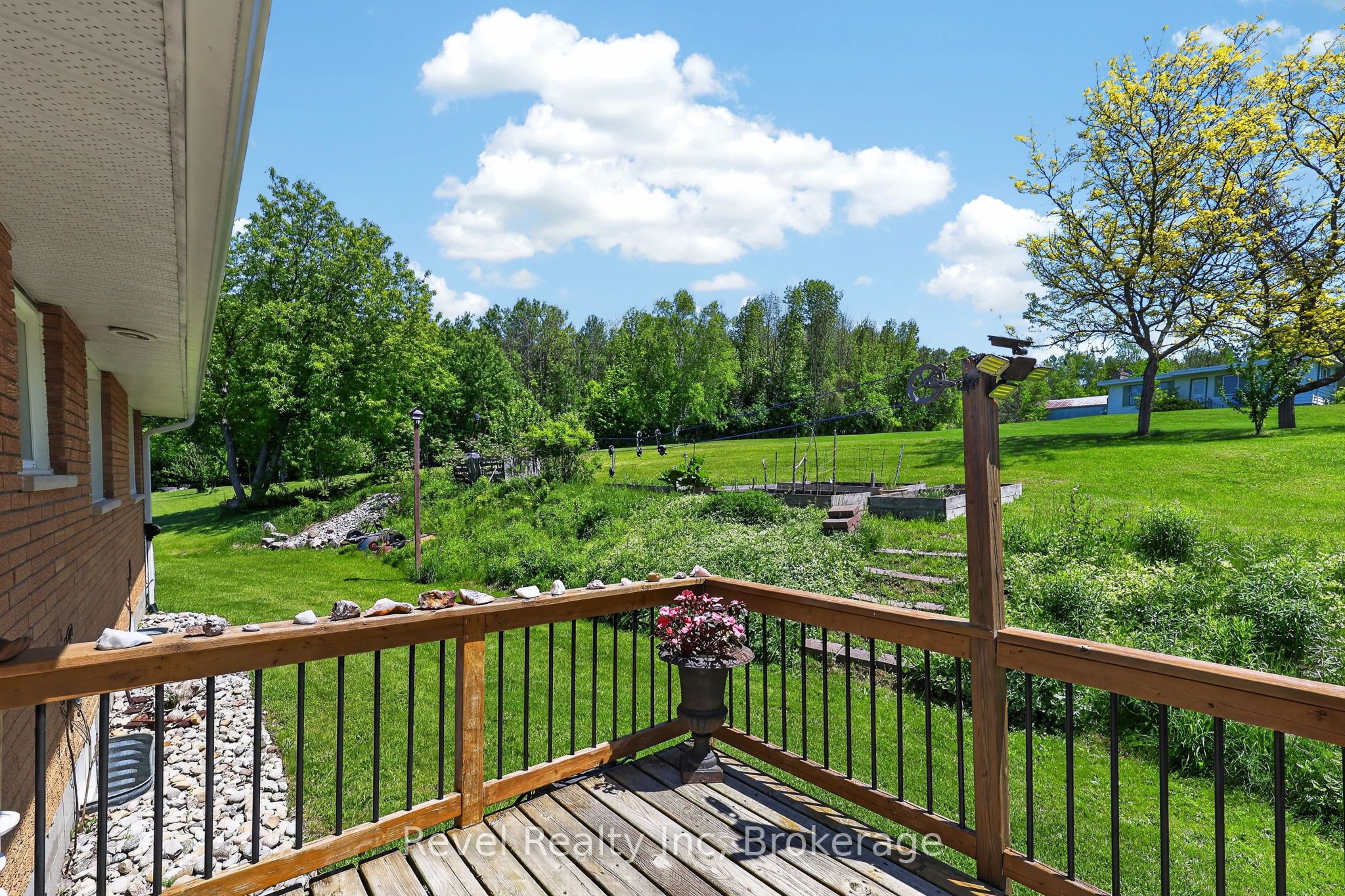 2391 Rumney Road Property Photo 3