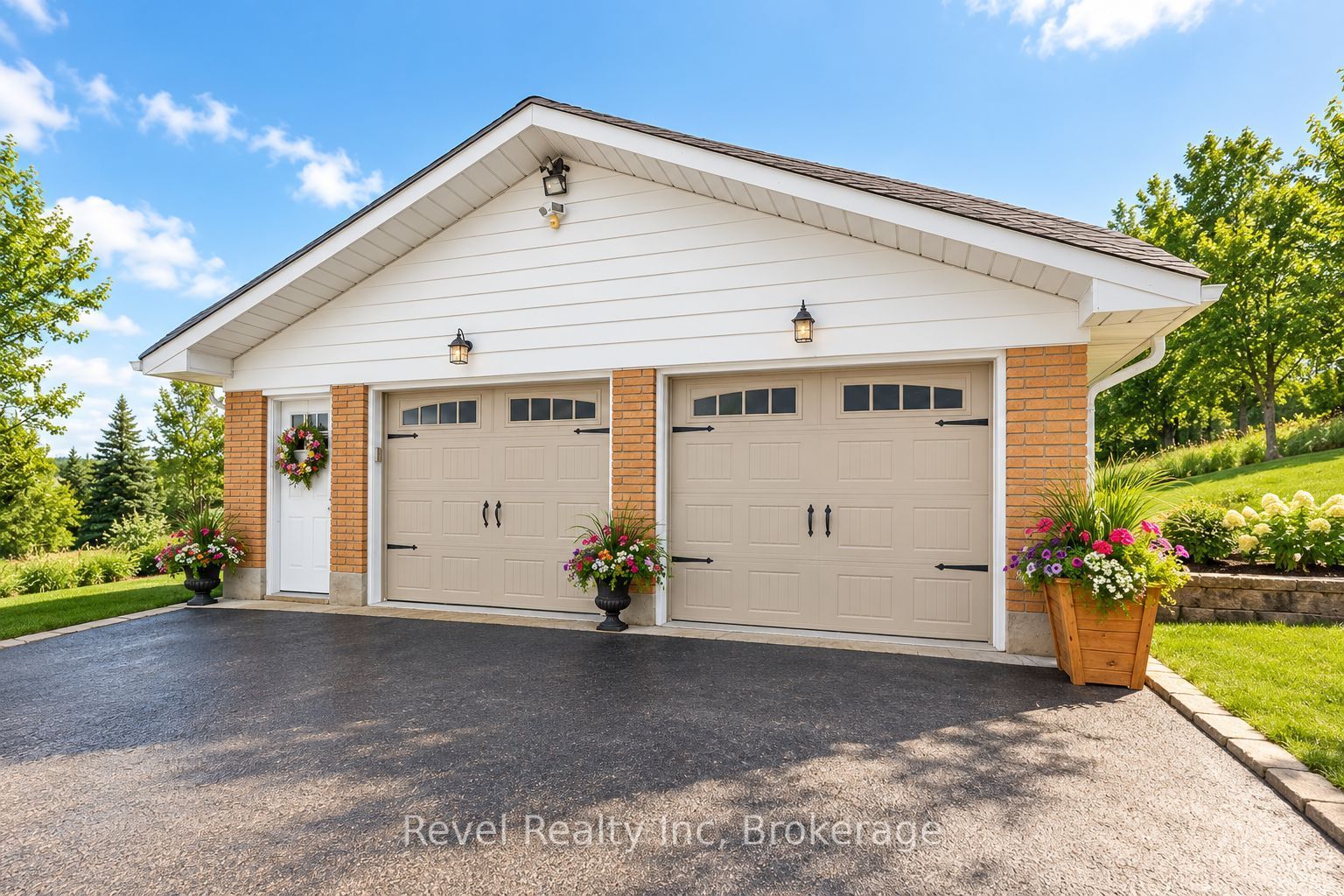 2391 Rumney Road Property Photo 4