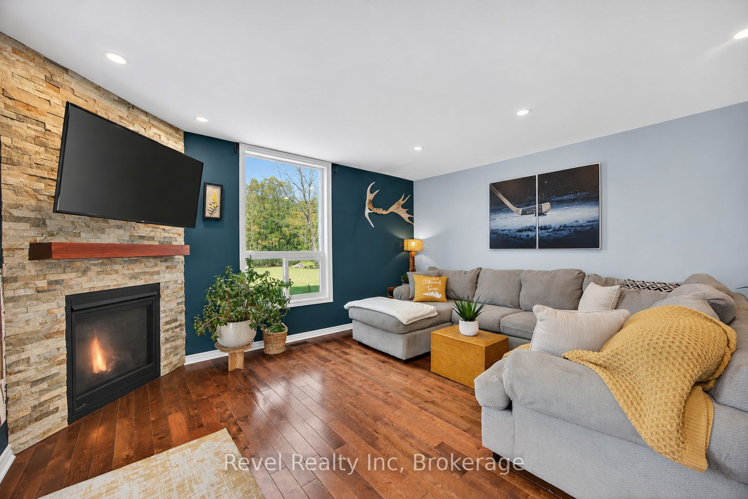 2391 Rumney Road Property Photo 5