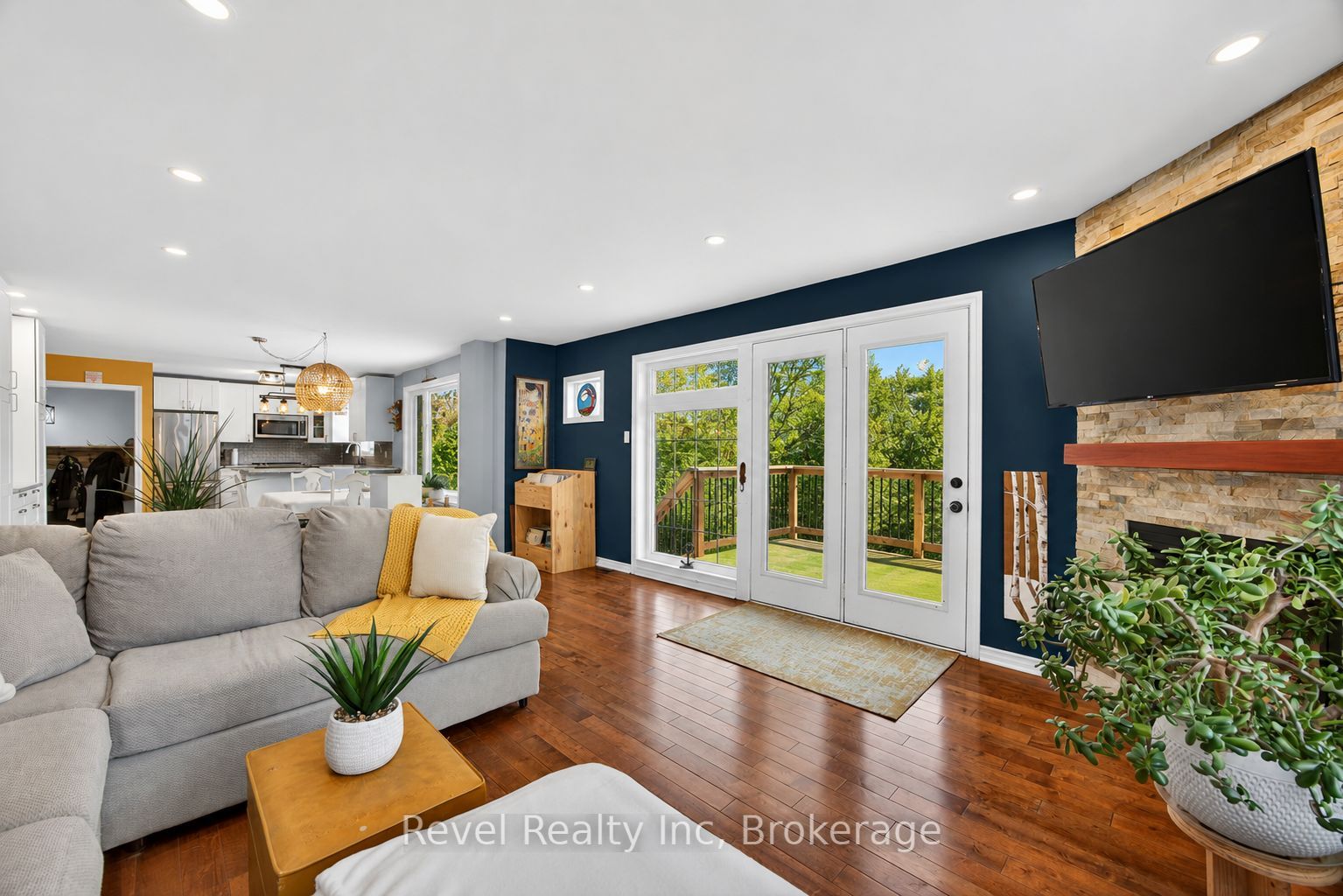 2391 Rumney Road Property Photo 6
