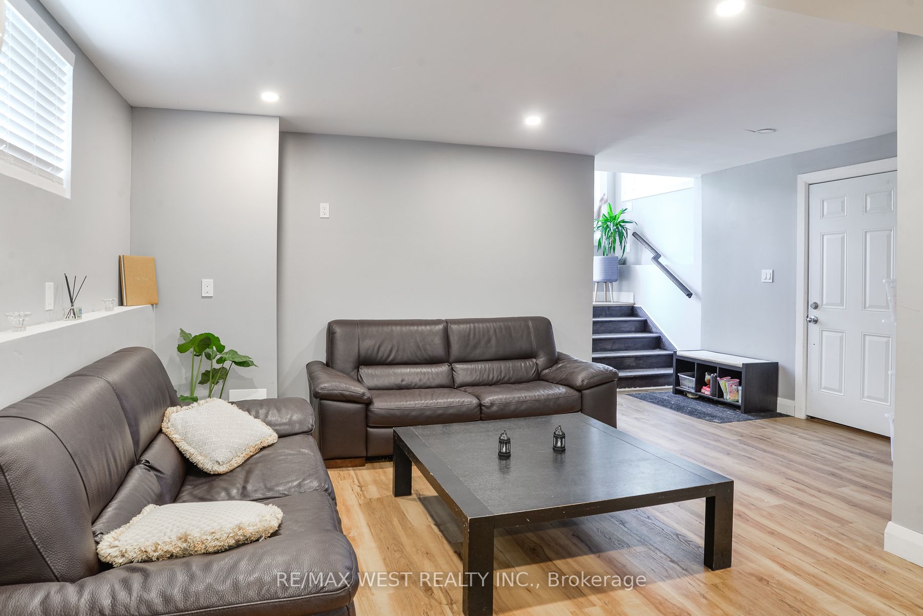 6896 Pentland Lane Property Photo 10