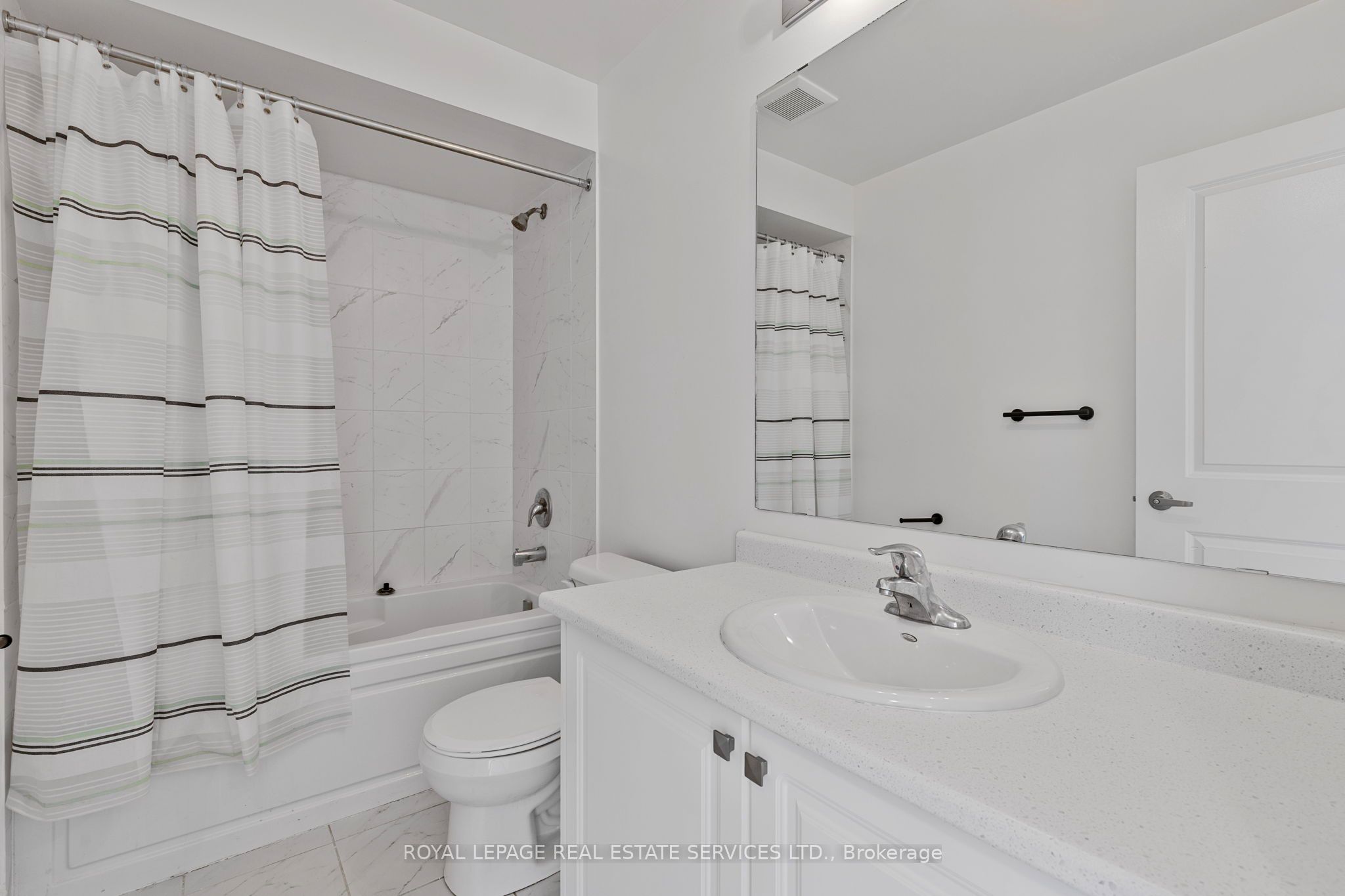 28 Union Boulevard Property Photo 14