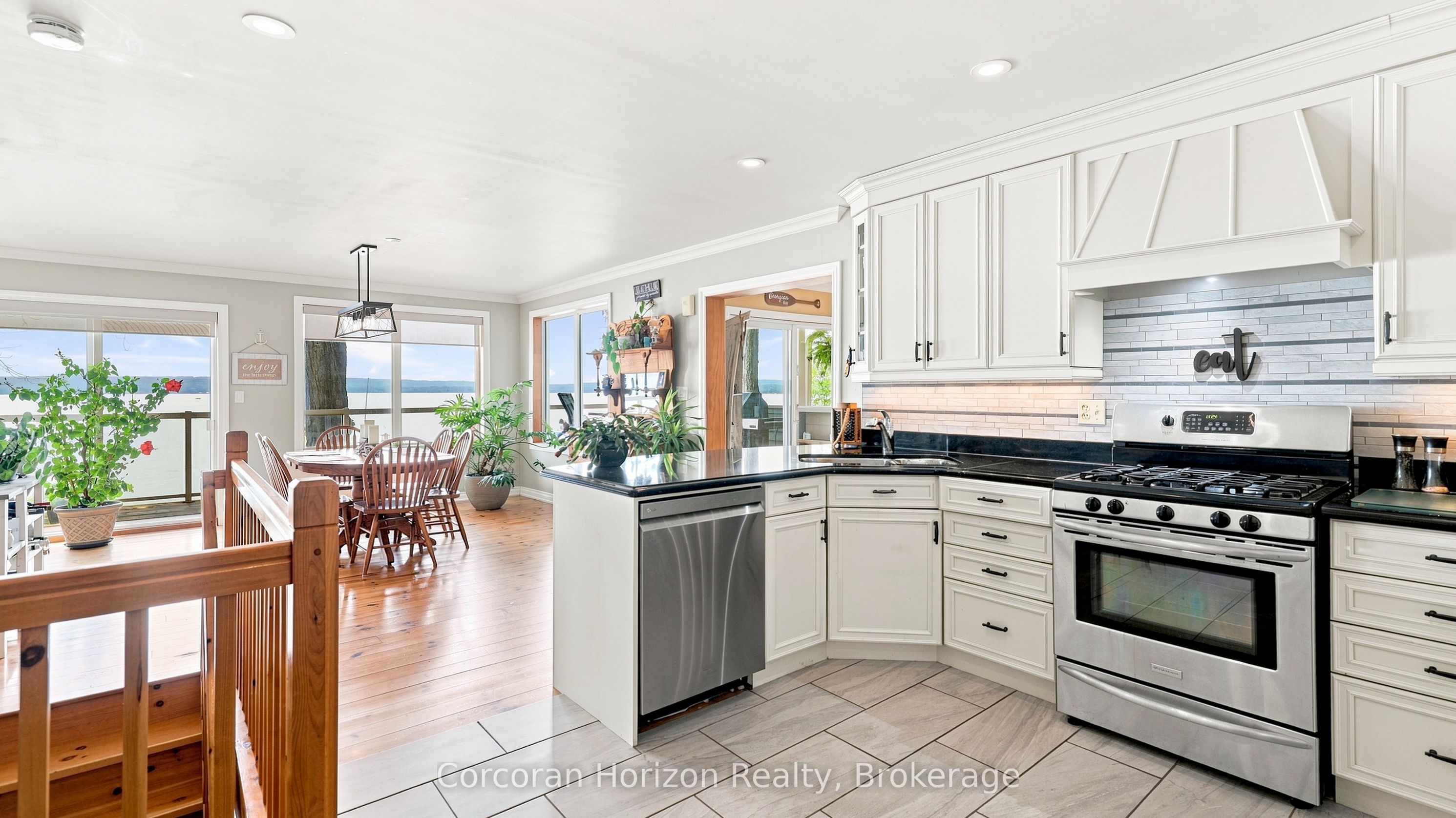 380 Robins Point Road Property Photo 16