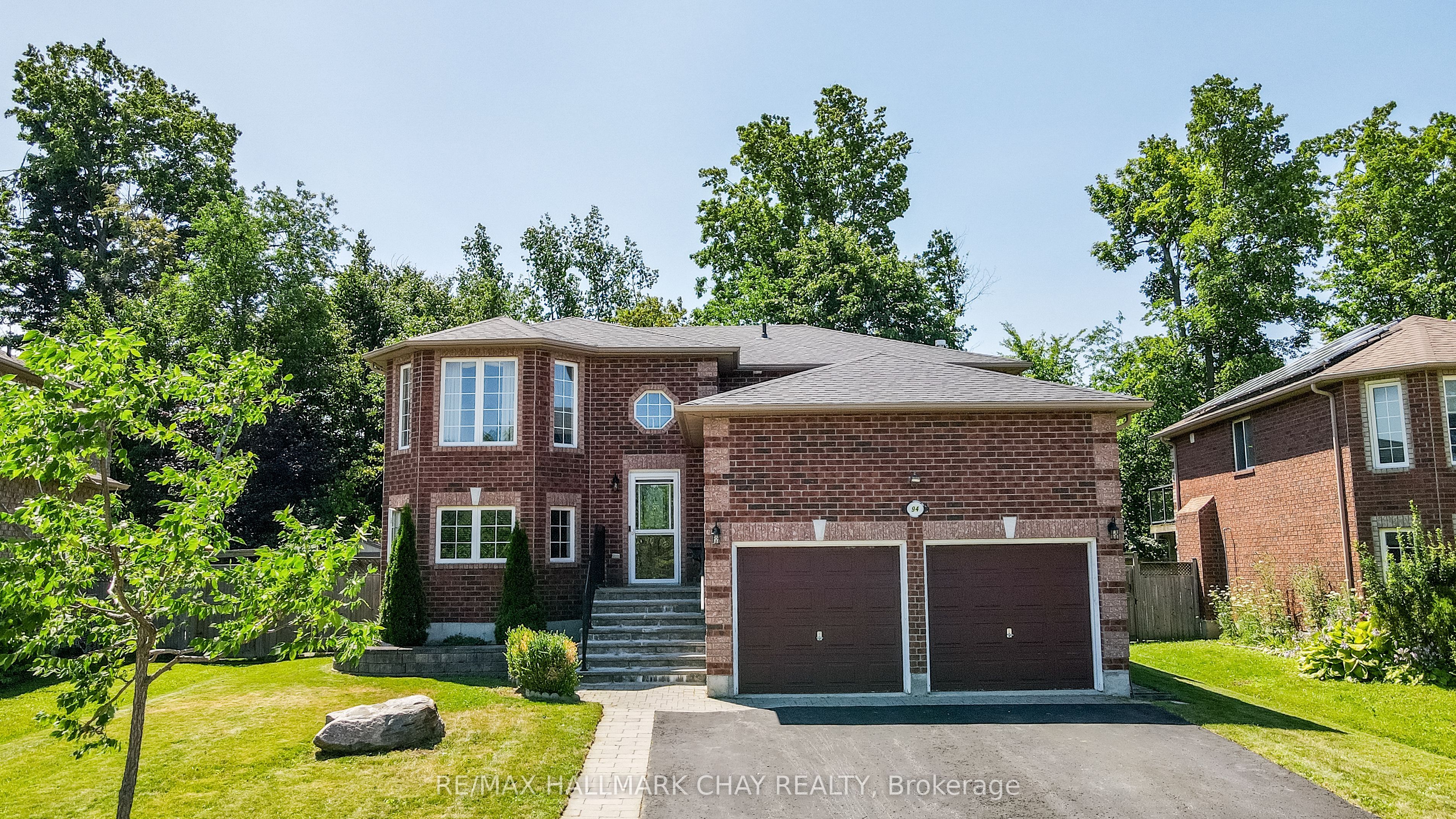 94 Sandringham Drive Property Photo 2