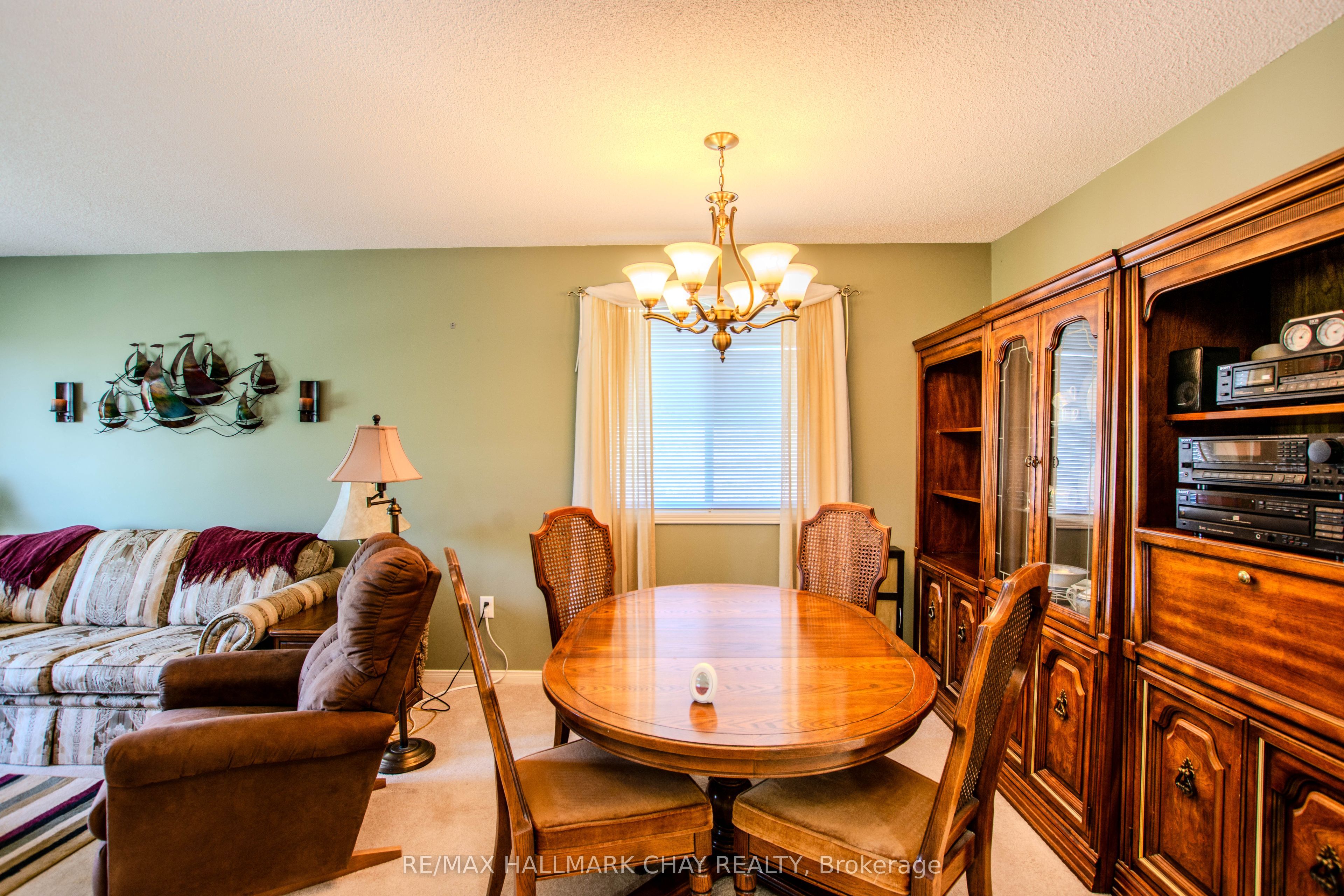 94 Sandringham Drive Property Photo 6